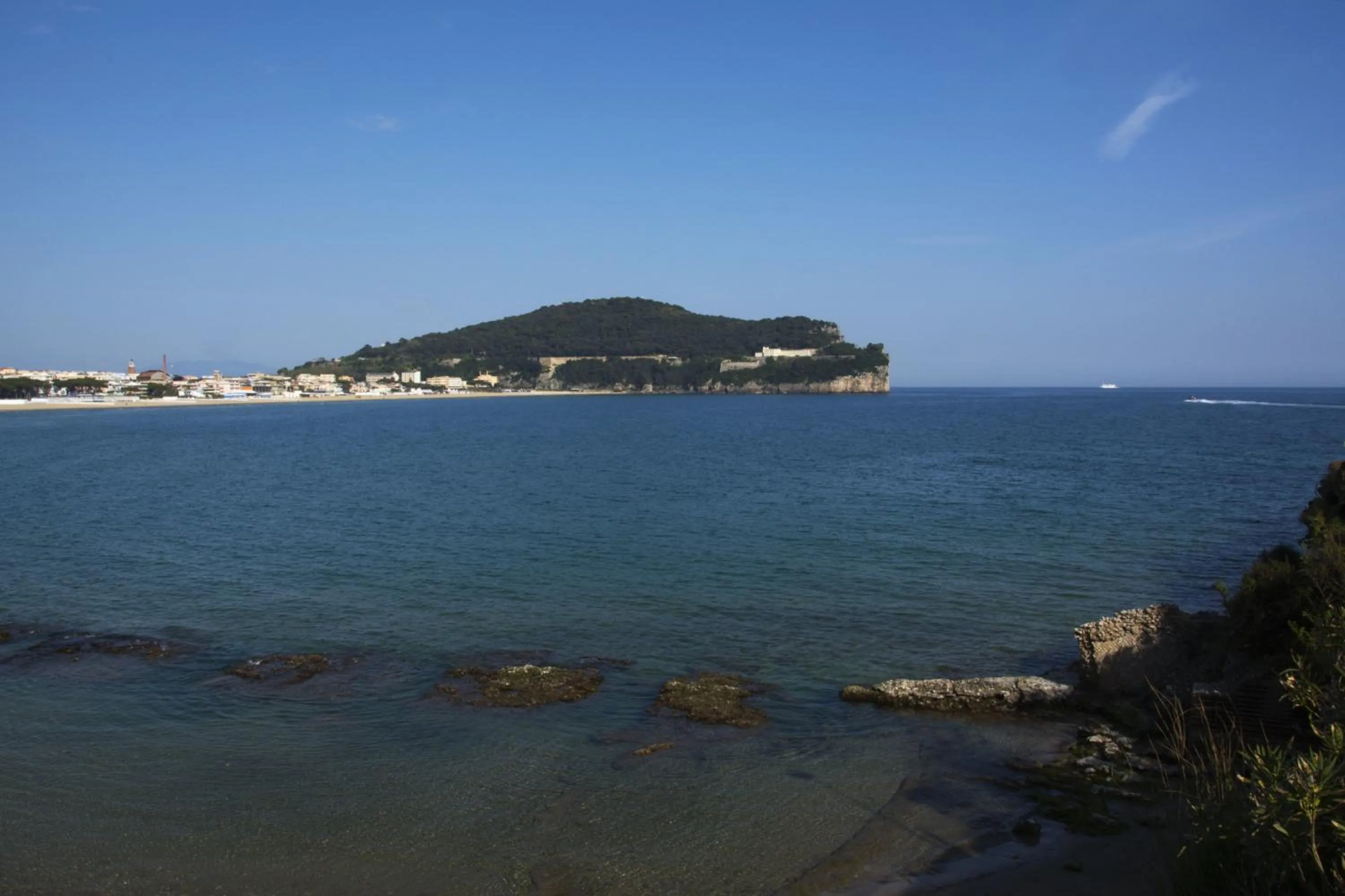 Beach in Serapo Bed and Breakfast