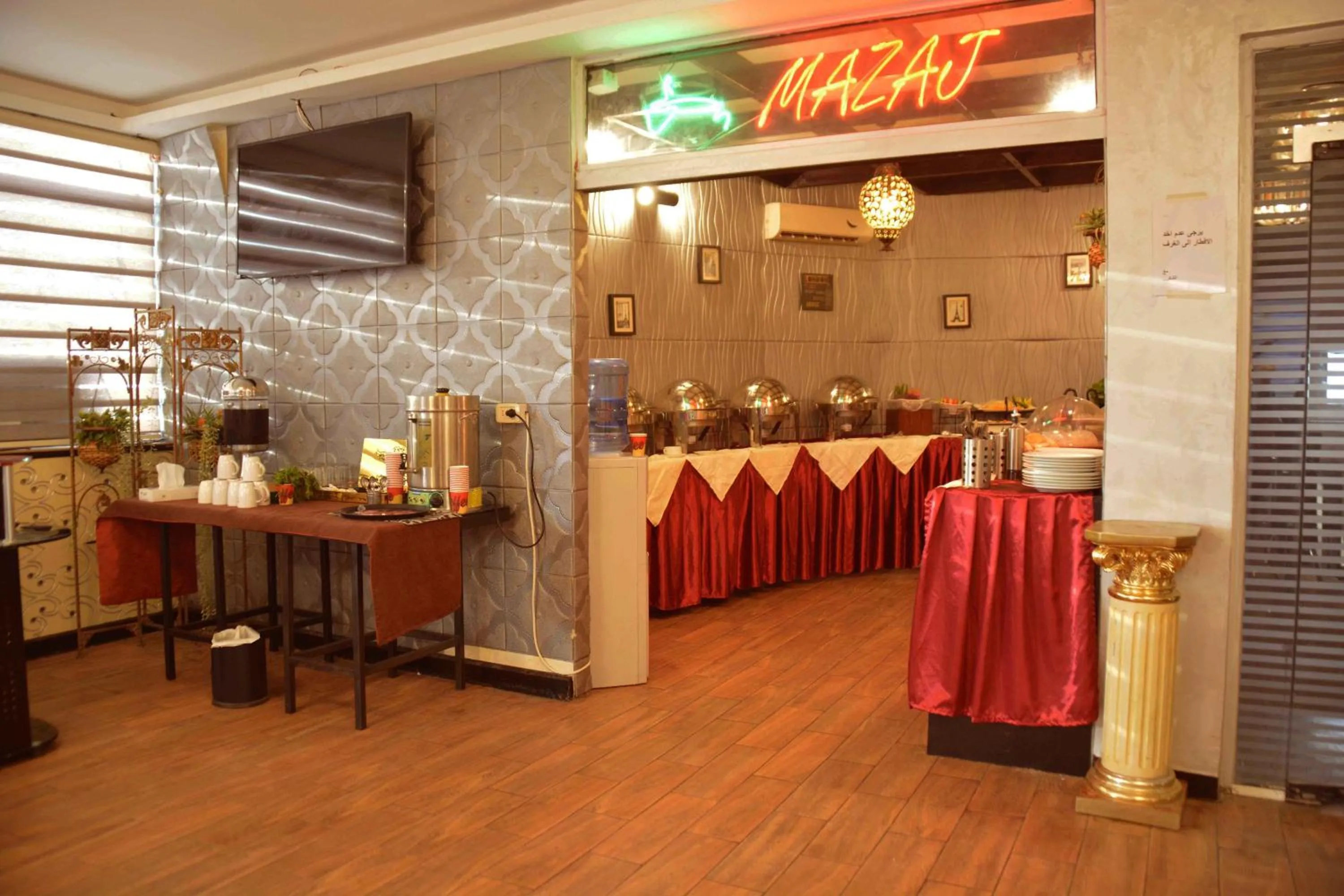 Restaurant/places to eat, Kitchen/Kitchenette in Sama Paris Hotel