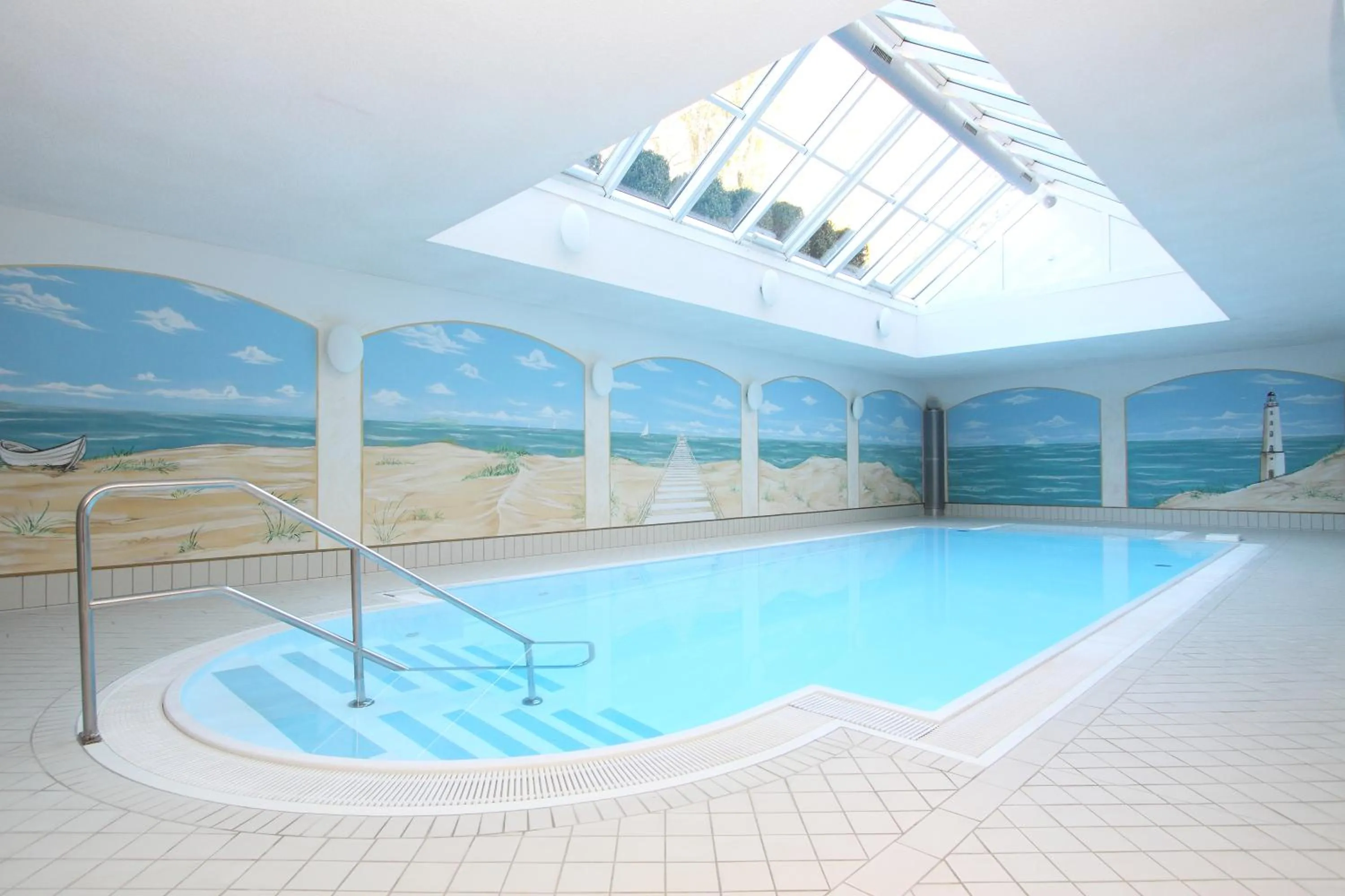 Swimming pool in Akzent Hotel Am Burgholz