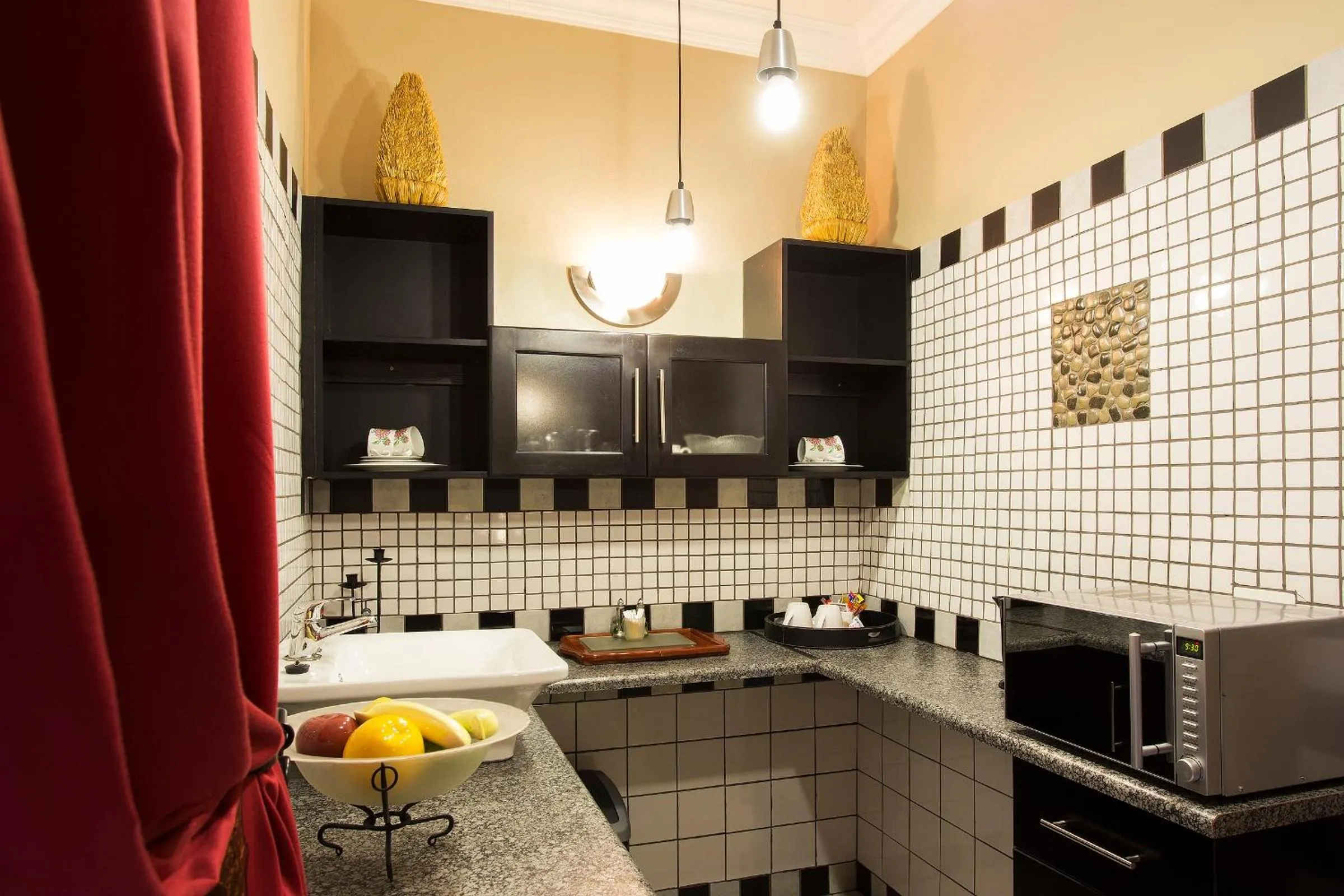 Kitchen or kitchenette in The Royal Palm B&B