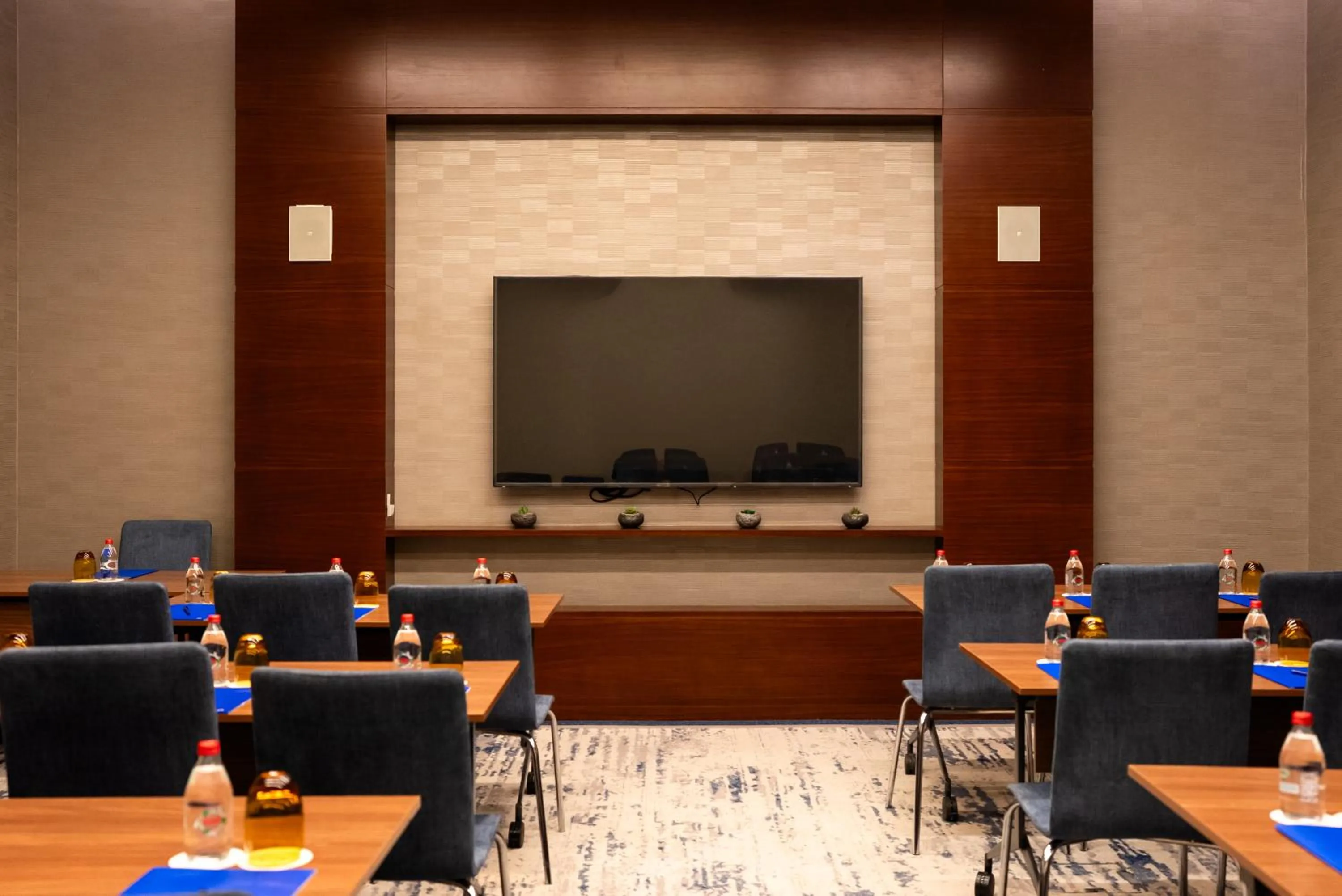 TV and multimedia in Delta Hotels by Marriott Istanbul Levent