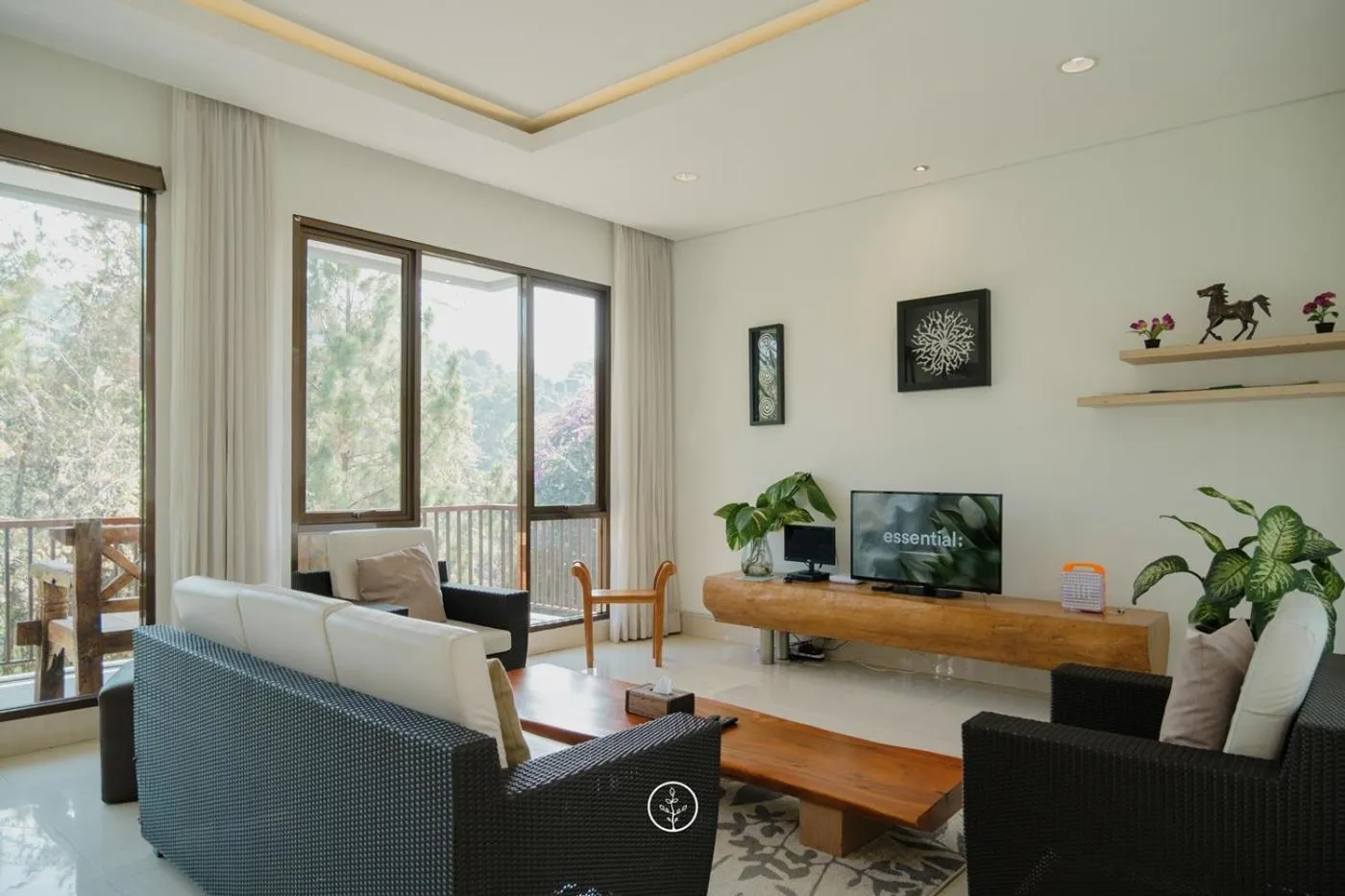 Communal lounge/ TV room in Hikari Hill View Villa 7 bedrooms with a private swimming pool