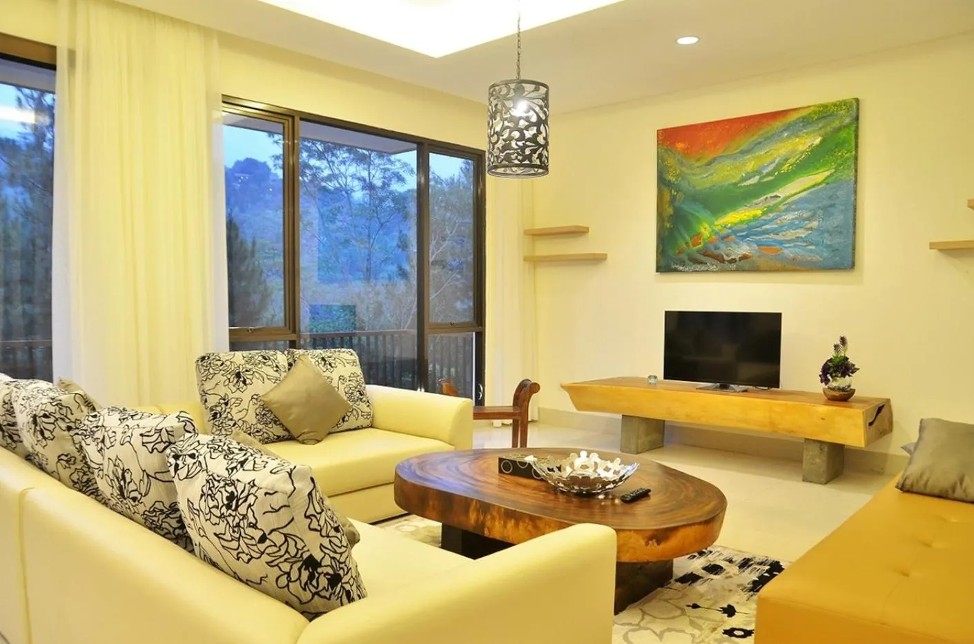 Communal lounge/ TV room in Hikari Hill View Villa 7 bedrooms with a private swimming pool