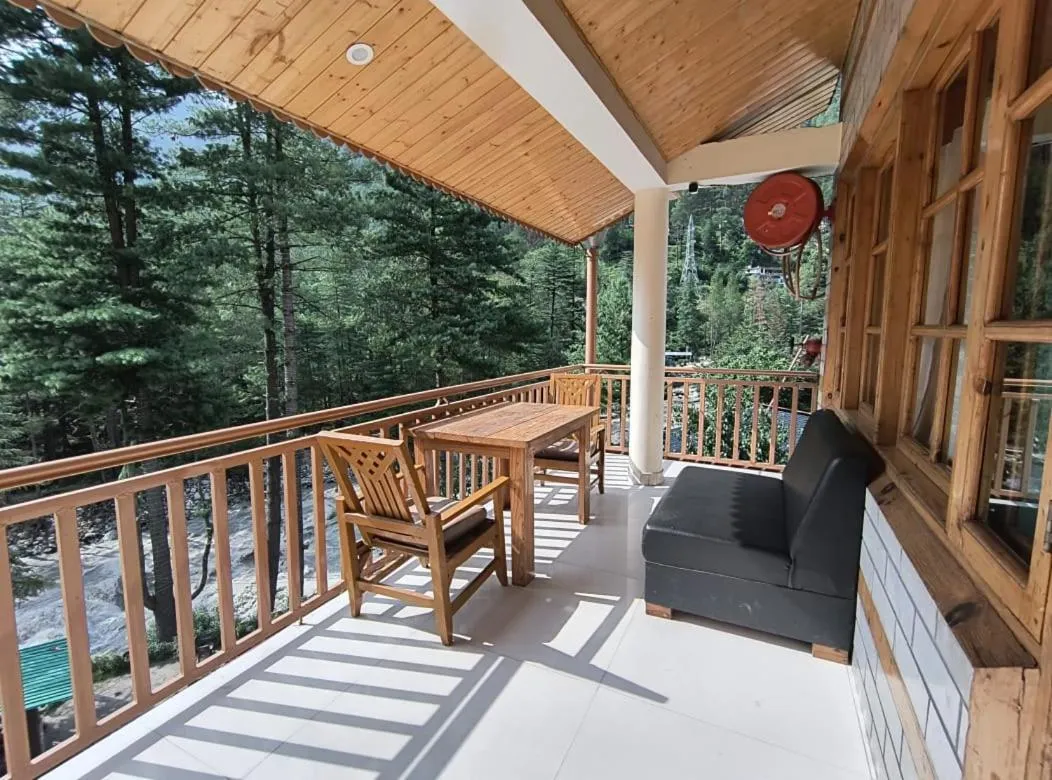 Day in Hotel Purnima - A Riverside Hotel in Kasol