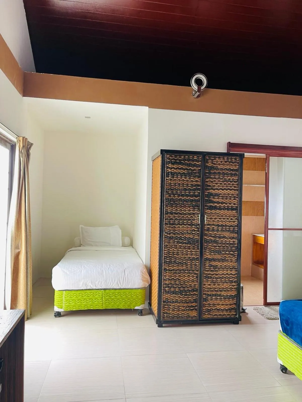 Bed in Long Beach Laamu Hotel