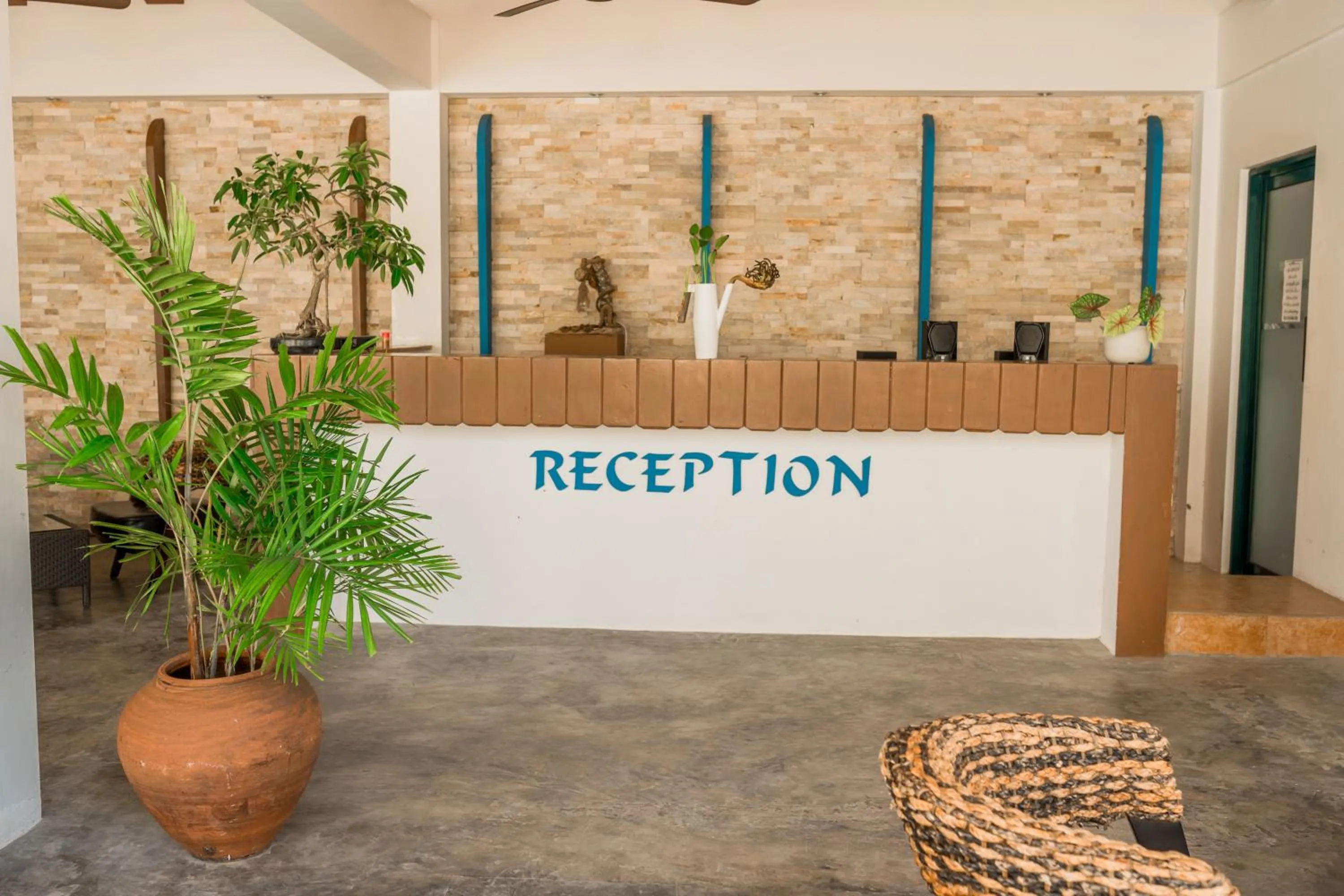 Lobby or reception in Long Beach Laamu Hotel