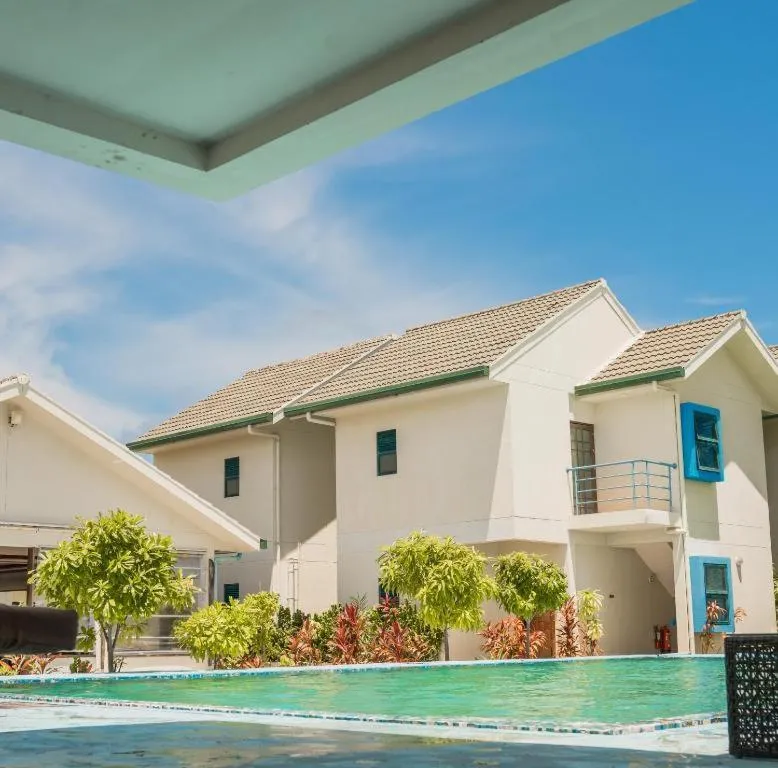 Long Beach Laamu Hotel