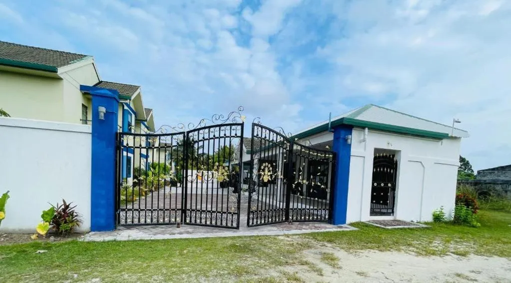 Long Beach Laamu Hotel