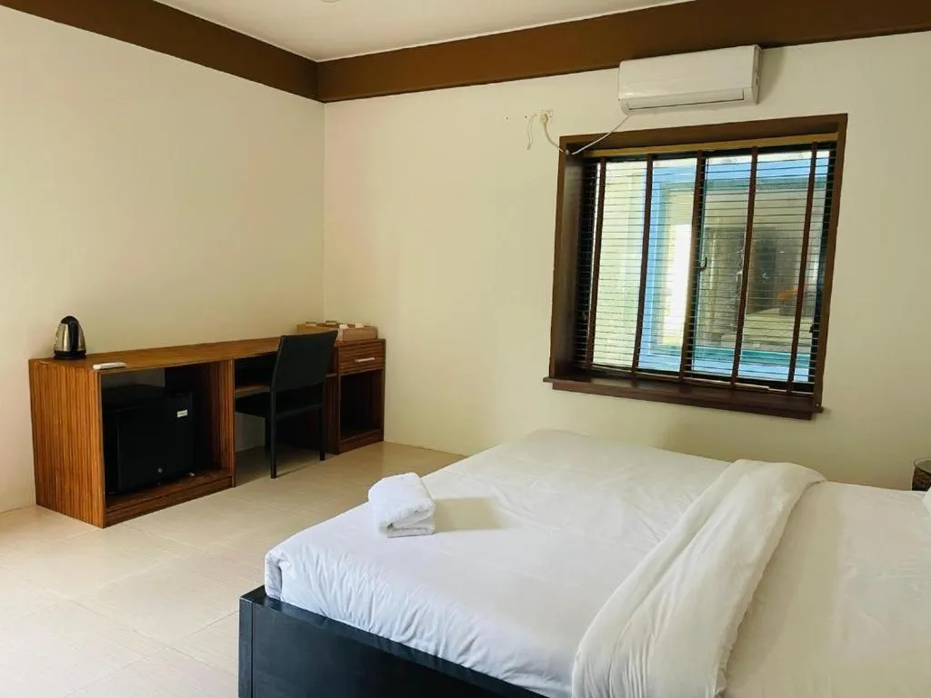 Long Beach Laamu Hotel