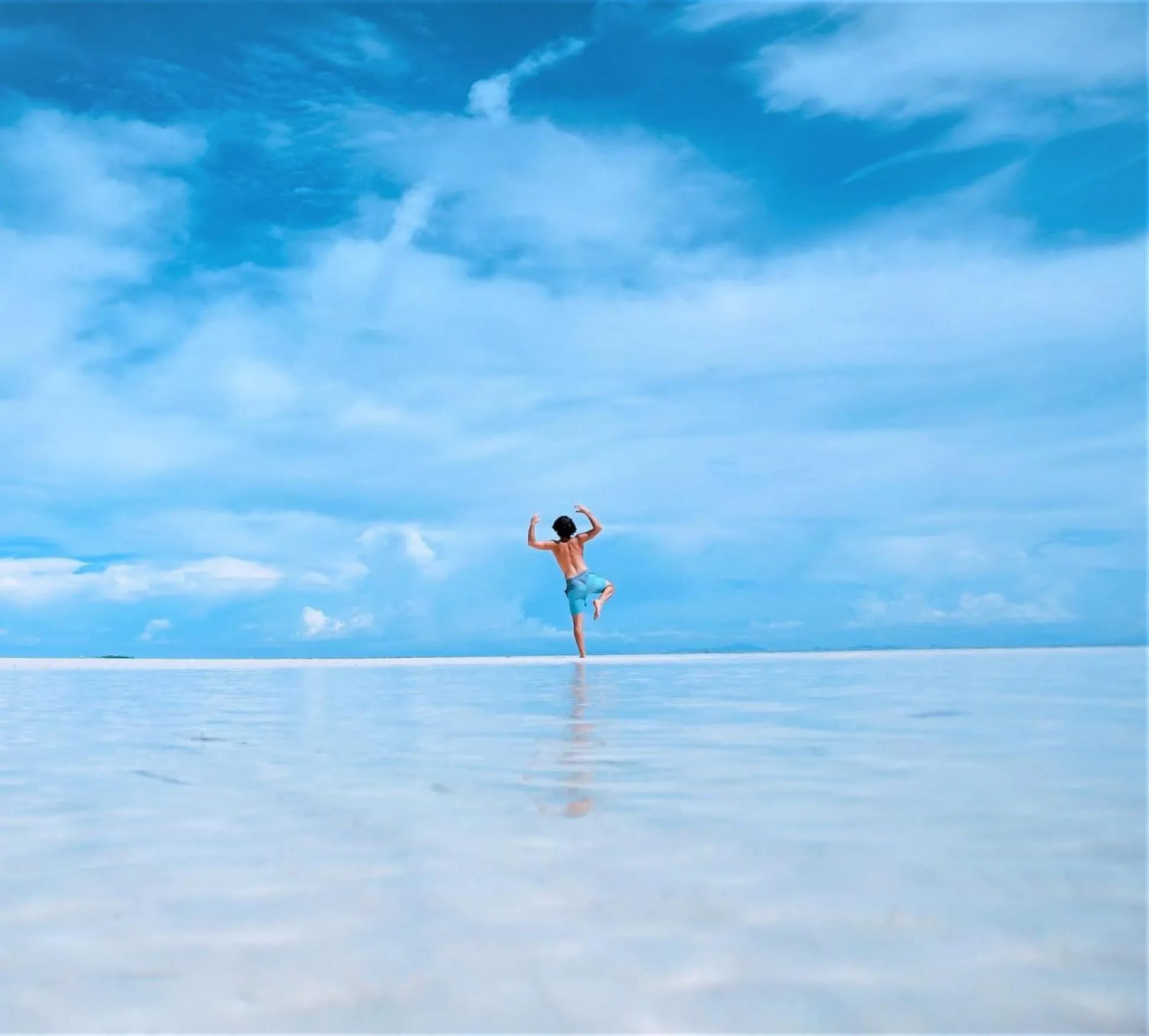 Guests in Long Beach Laamu Hotel