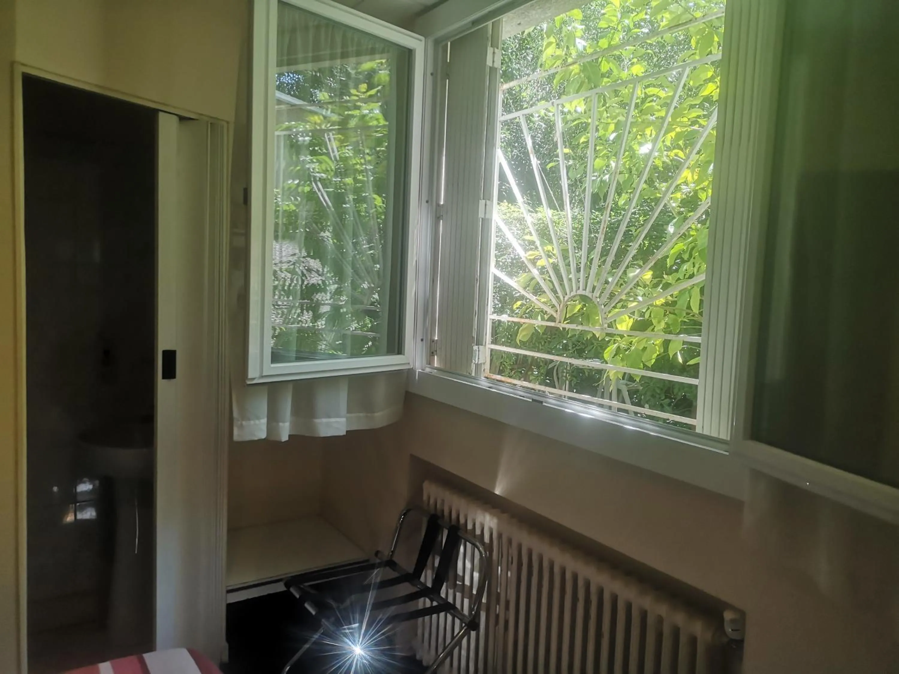 Garden view in Hotel les Troenes