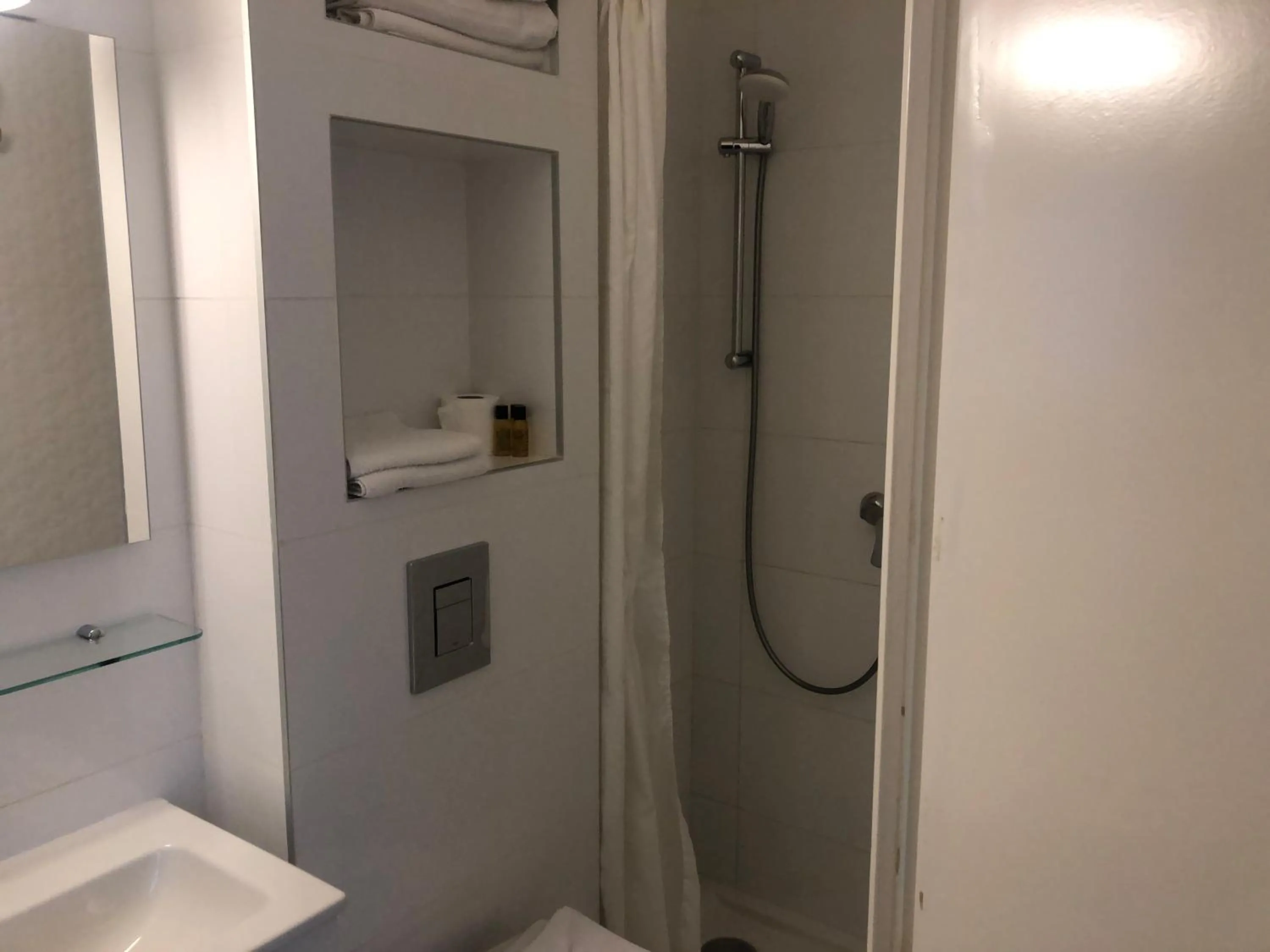 Shower in Hotel les Troenes