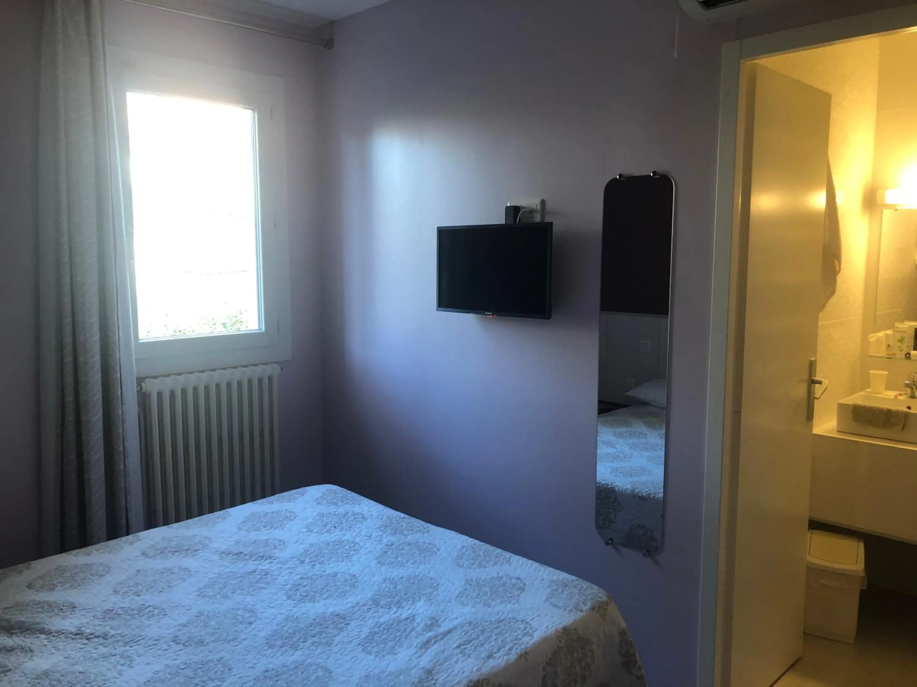 TV and multimedia, Bed in Hotel les Troenes