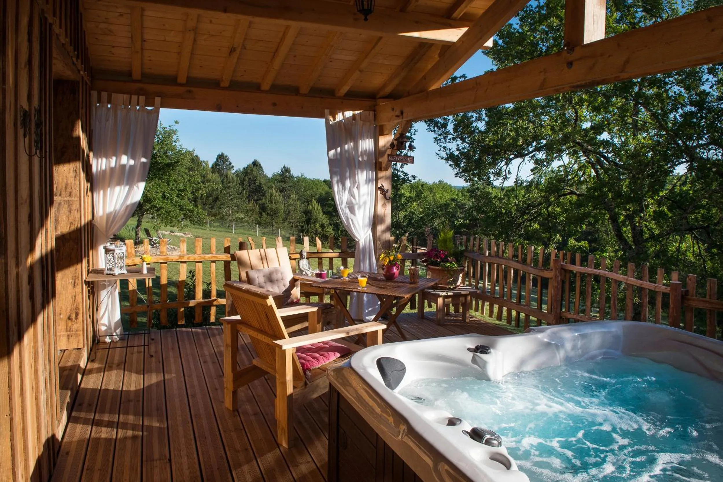 Hot Tub in Le Lion D'Or en PERIGORD