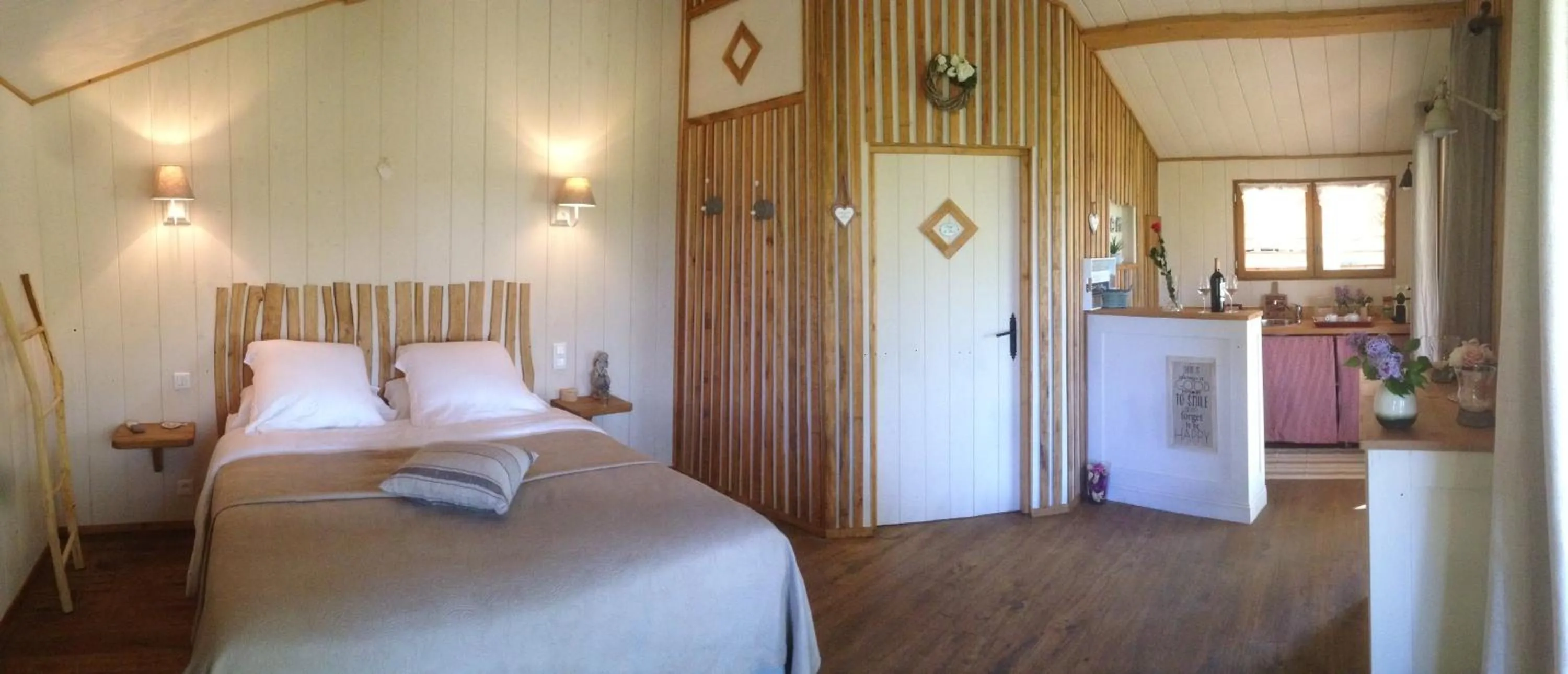 Kitchen or kitchenette, Bed in Le Lion D'Or en PERIGORD