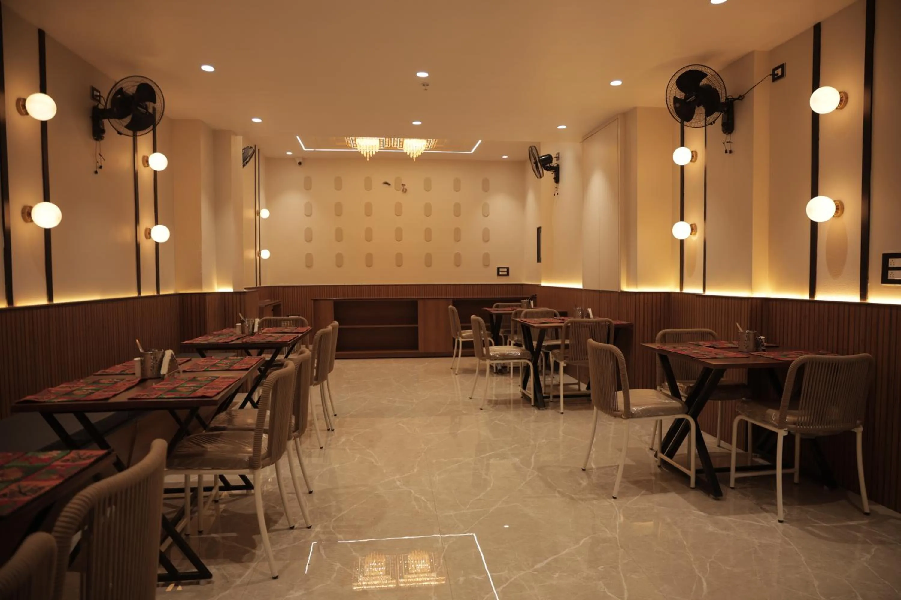 Restaurant/places to eat in Hotel The Rainbow Inn