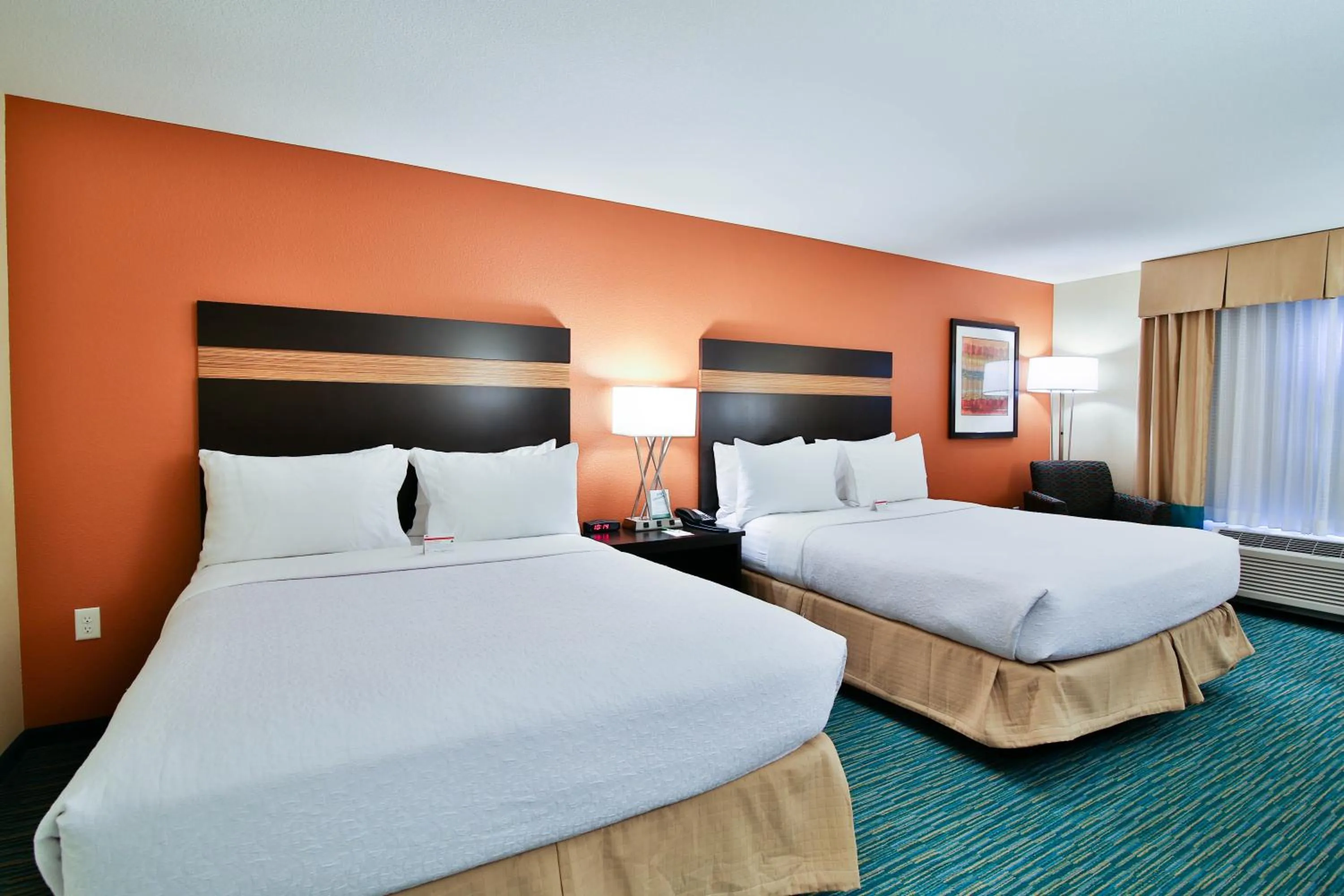 Photo of the whole room, Bed in Holiday Inn Bismarck by IHG