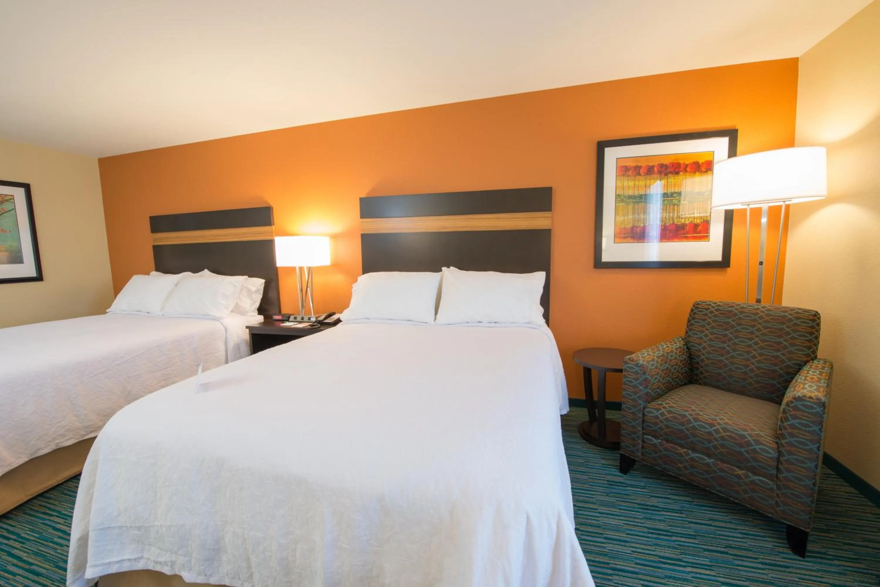 Photo of the whole room, Bed in Holiday Inn Bismarck by IHG