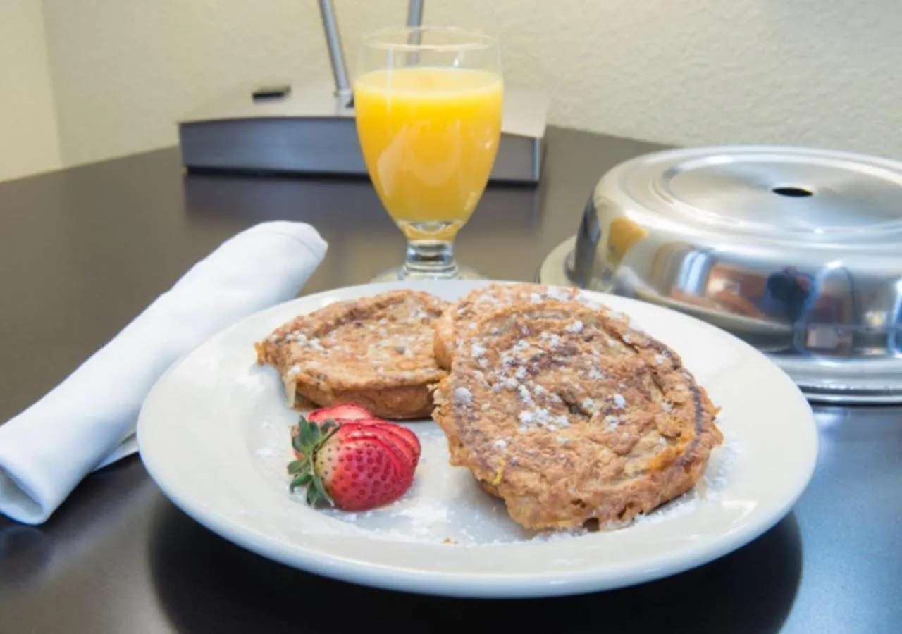 American breakfast in Holiday Inn Bismarck by IHG