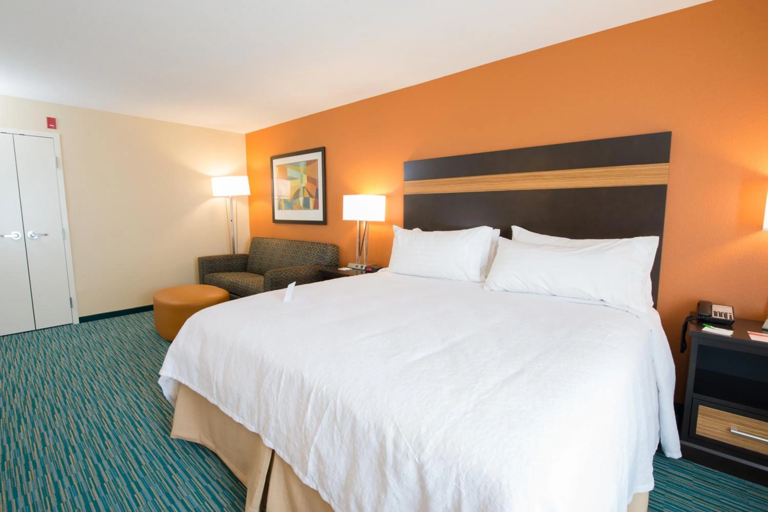 Photo of the whole room, Bed in Holiday Inn Bismarck by IHG