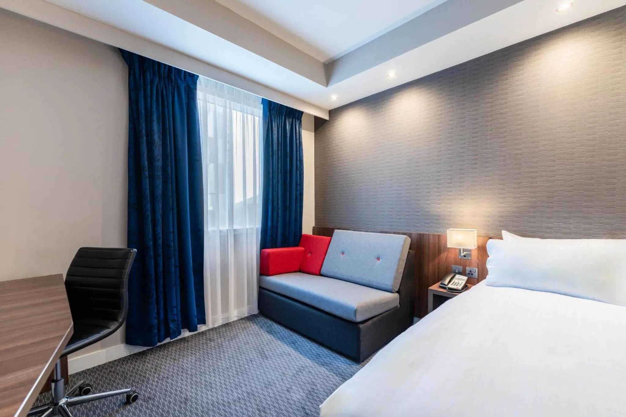 Photo of the whole room, Bed in Holiday Inn Express Aberdeen Airport by IHG