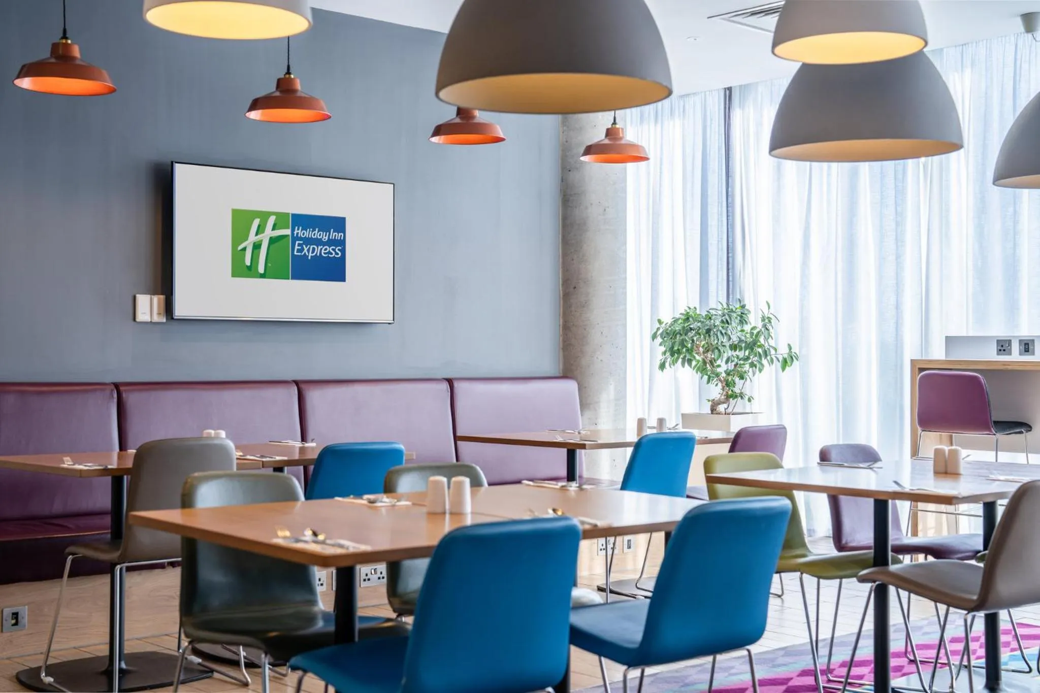 Restaurant/places to eat in Holiday Inn Express Aberdeen Airport by IHG