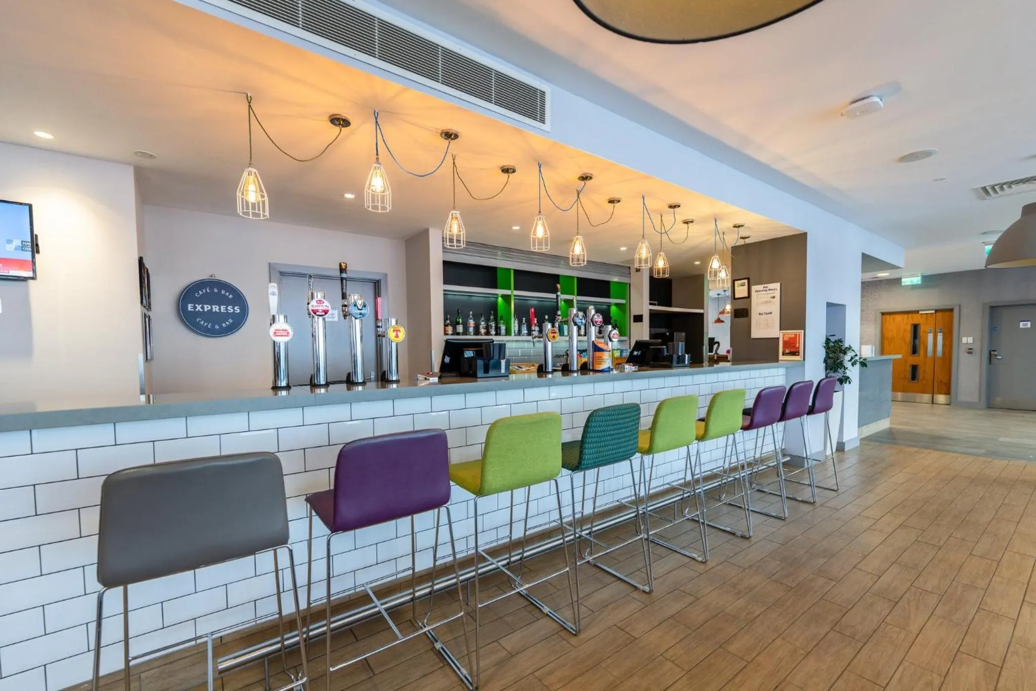 Lounge or bar in Holiday Inn Express Aberdeen Airport by IHG
