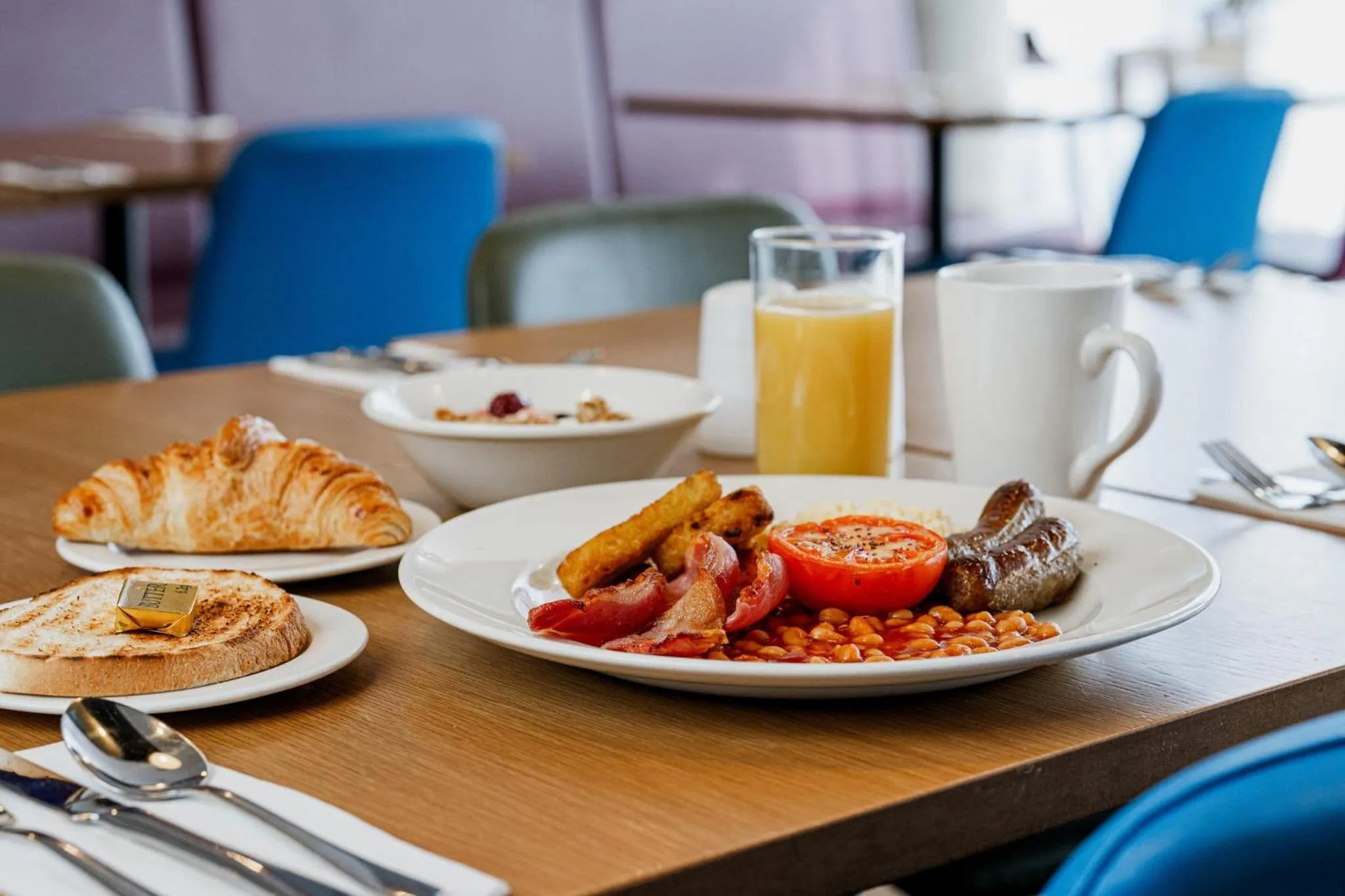 Restaurant/places to eat in Holiday Inn Express Aberdeen Airport by IHG
