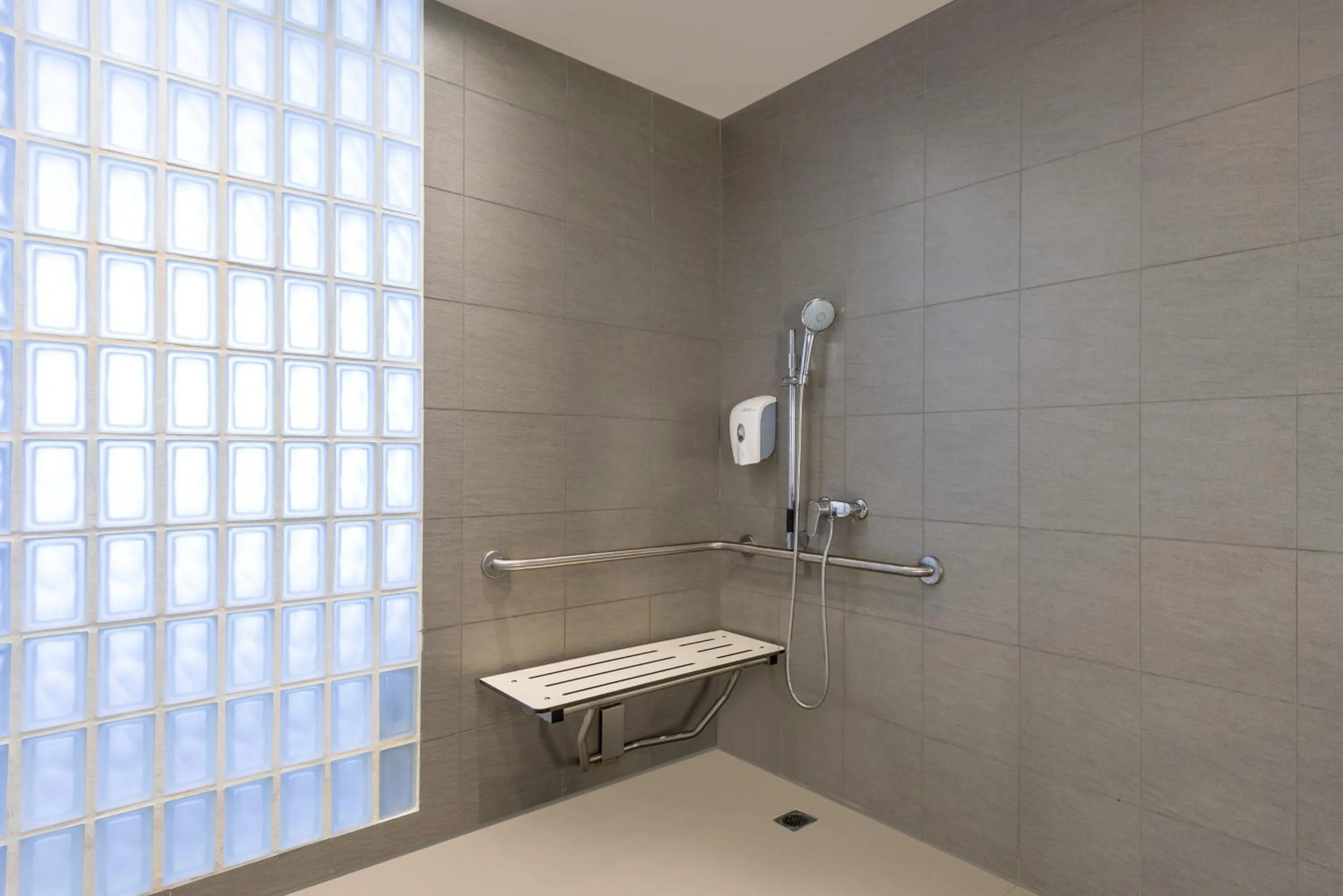 Photo of the whole room in Holiday Inn Express Hong Kong Mongkok by IHG