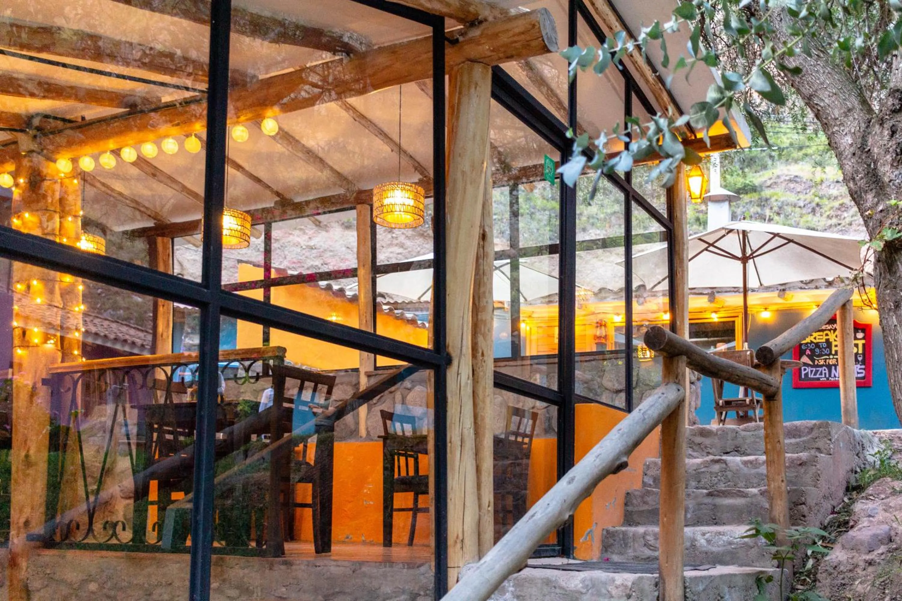 Restaurant/places to eat in Casa de La Chola