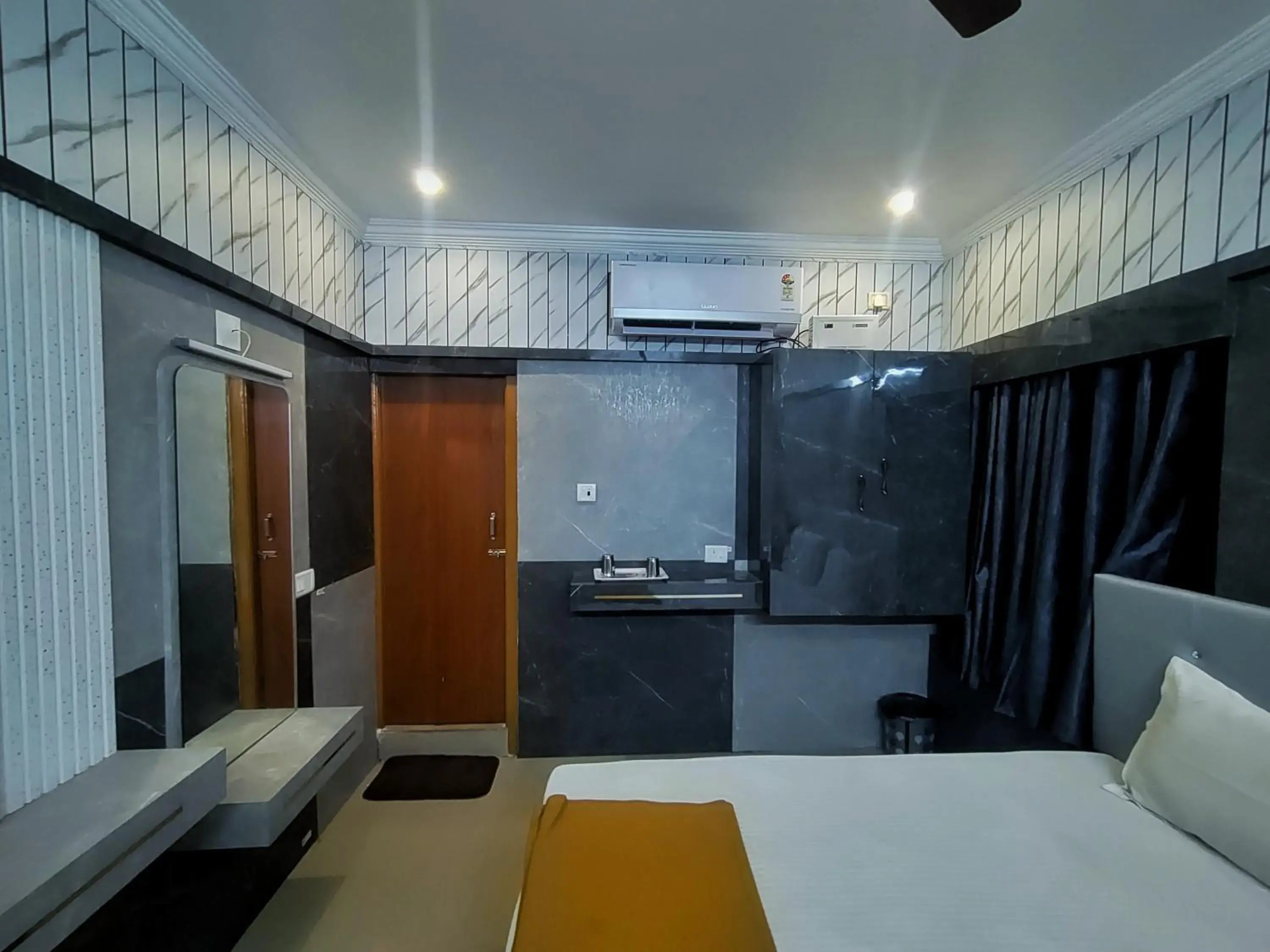 Economy Double or Twin Room in Hotel Govindh Heights Economy Double or Twin Room in Hotel Govindh Heights