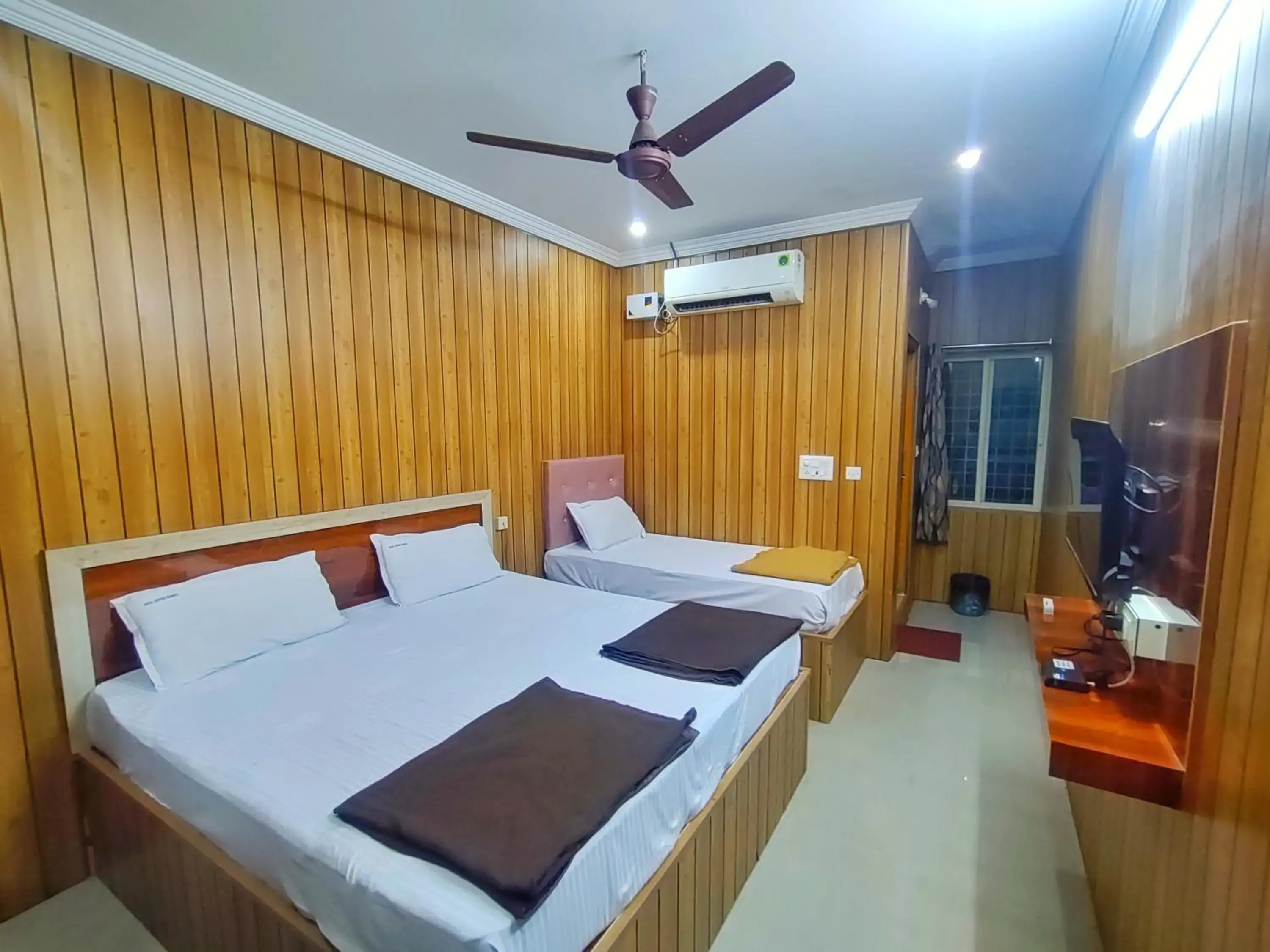 Classic Triple Room in Hotel Govindh Heights Classic Triple Room in Hotel Govindh Heights
