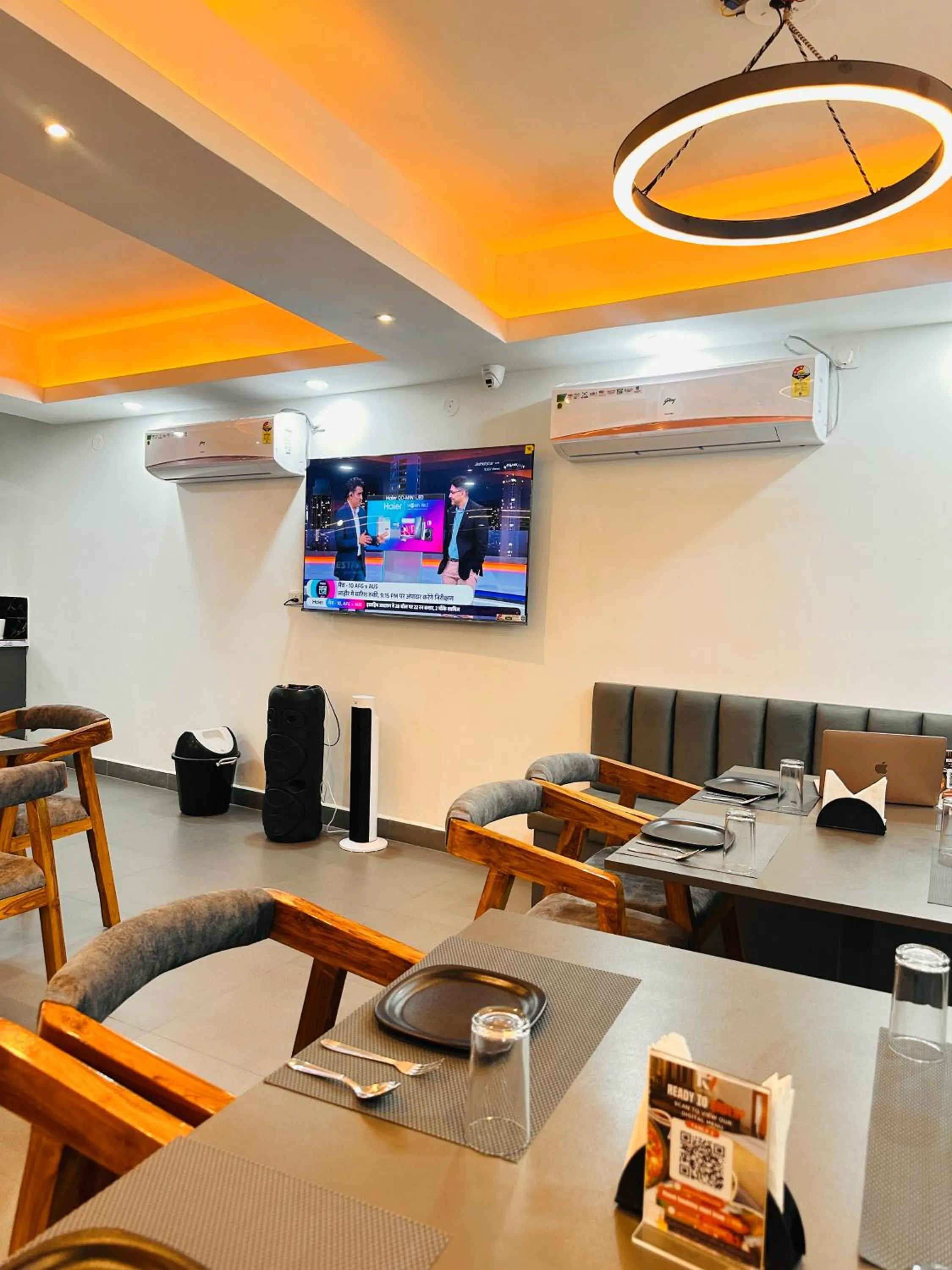 Restaurant/places to eat in K7 Hotel & Restaurant
