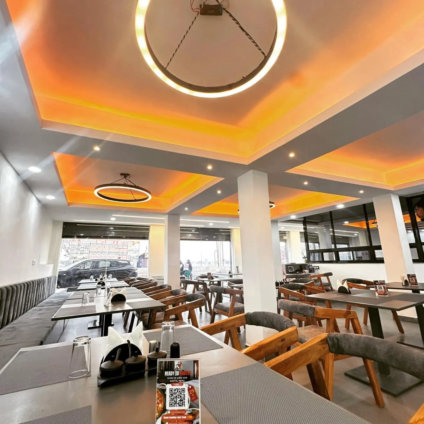 Restaurant/places to eat in K7 Hotel & Restaurant