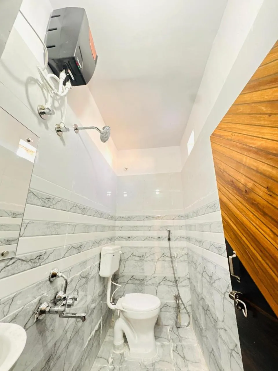 Shower in K7 Hotel & Restaurant