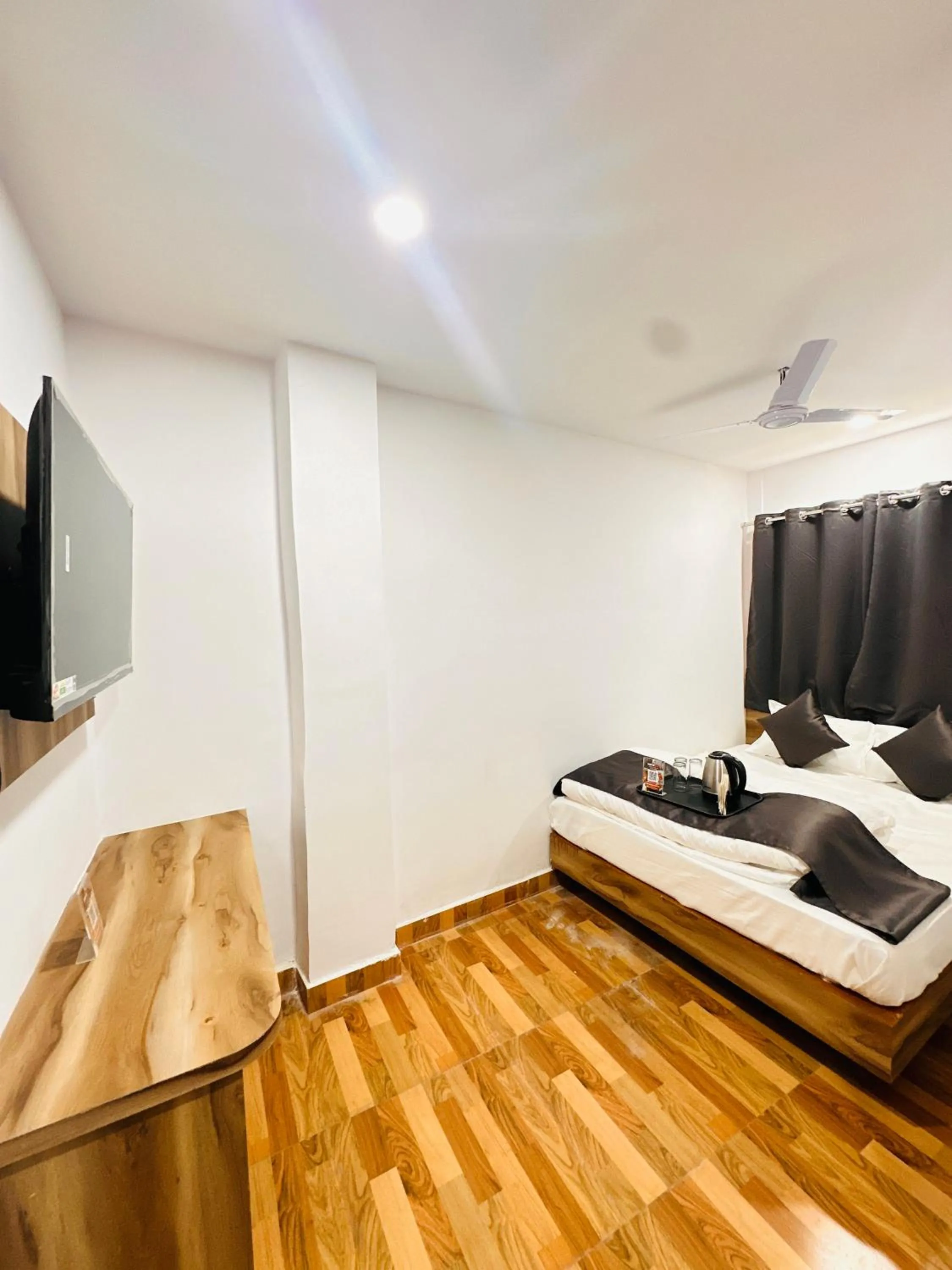 TV and multimedia, Bed in K7 Hotel & Restaurant