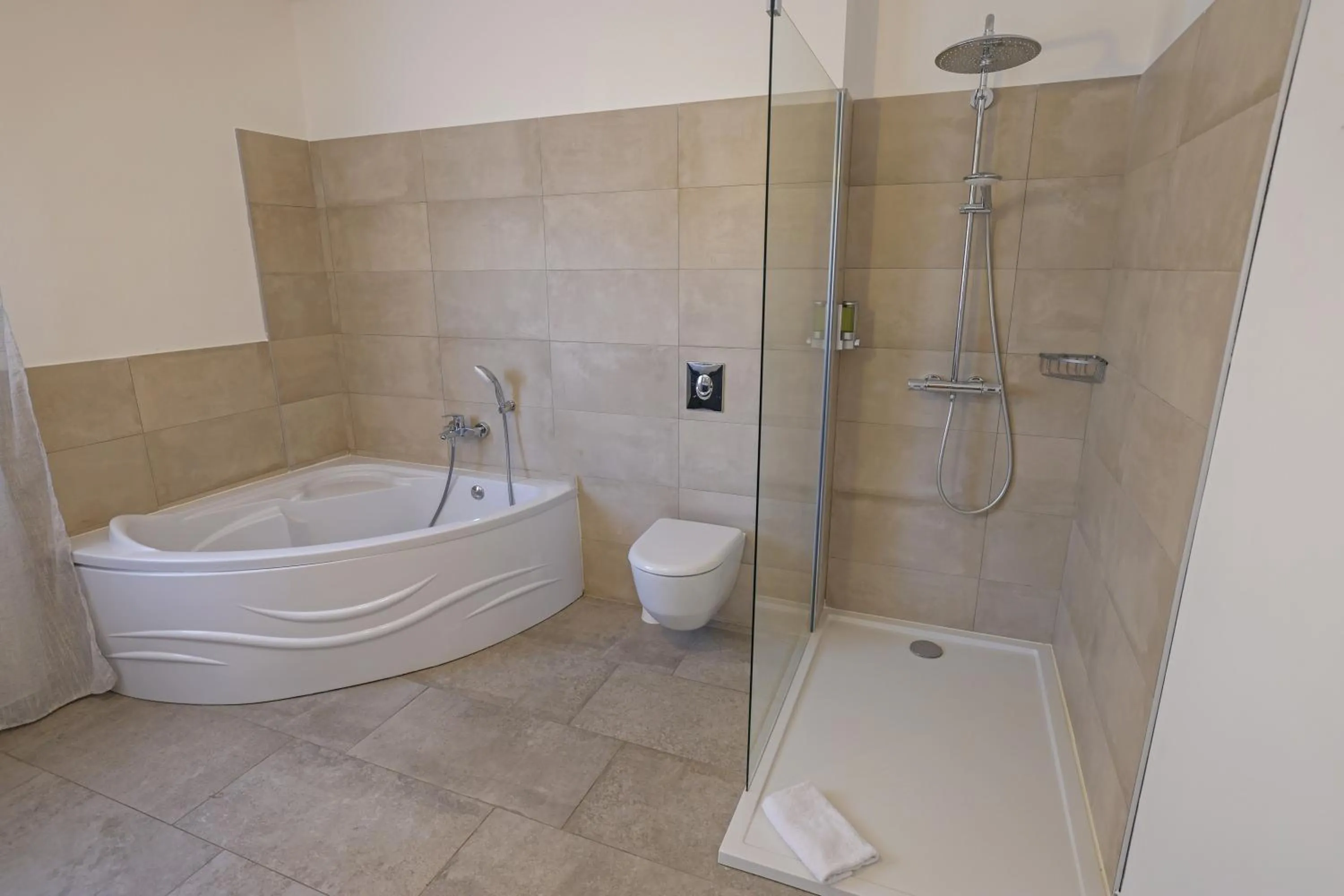 Bathroom in Best Western Hotel Casa Bianca, Piscine Intérieure et Extérieure