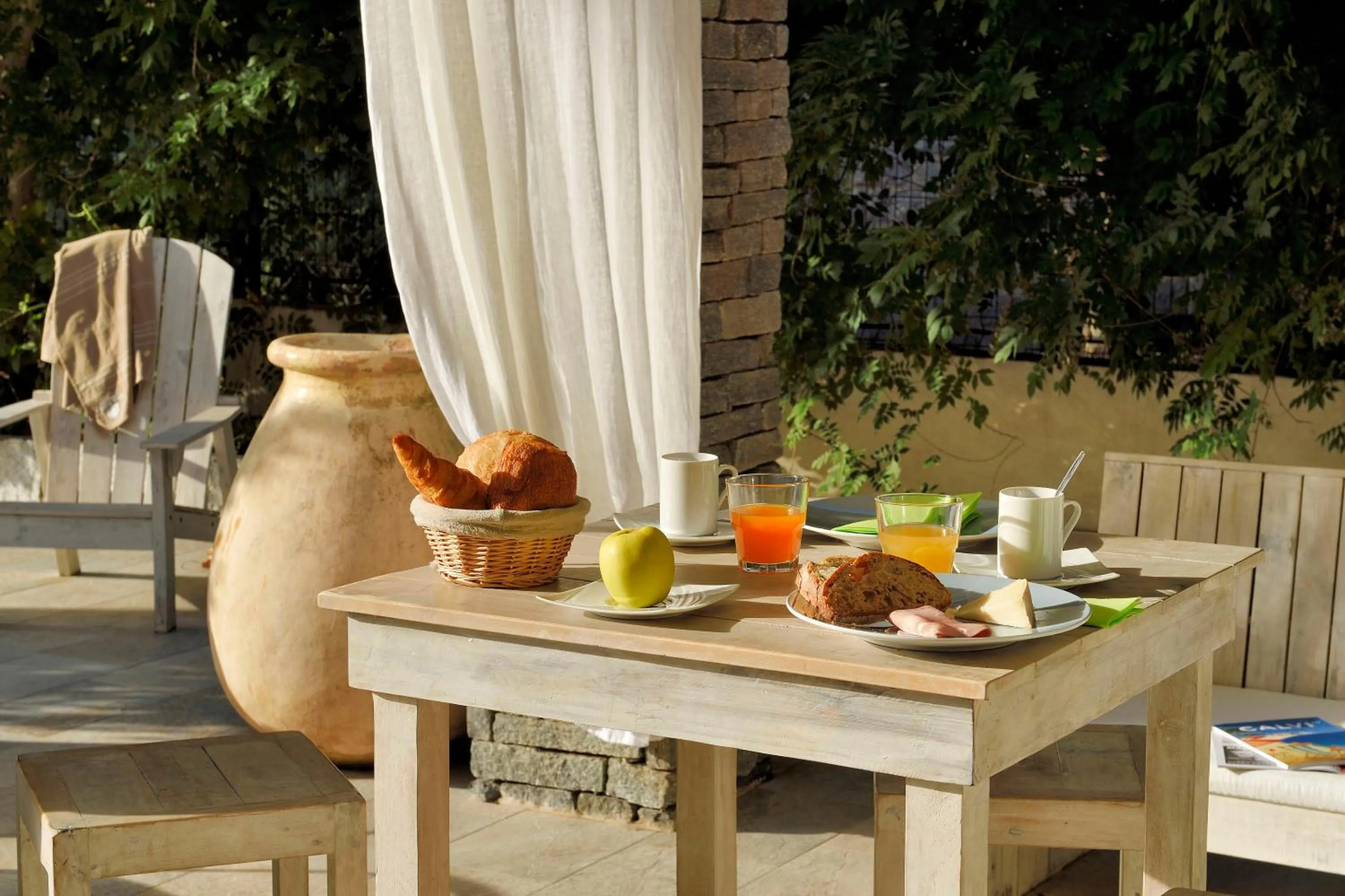 Patio in Best Western Hotel Casa Bianca, Piscine Intérieure et Extérieure