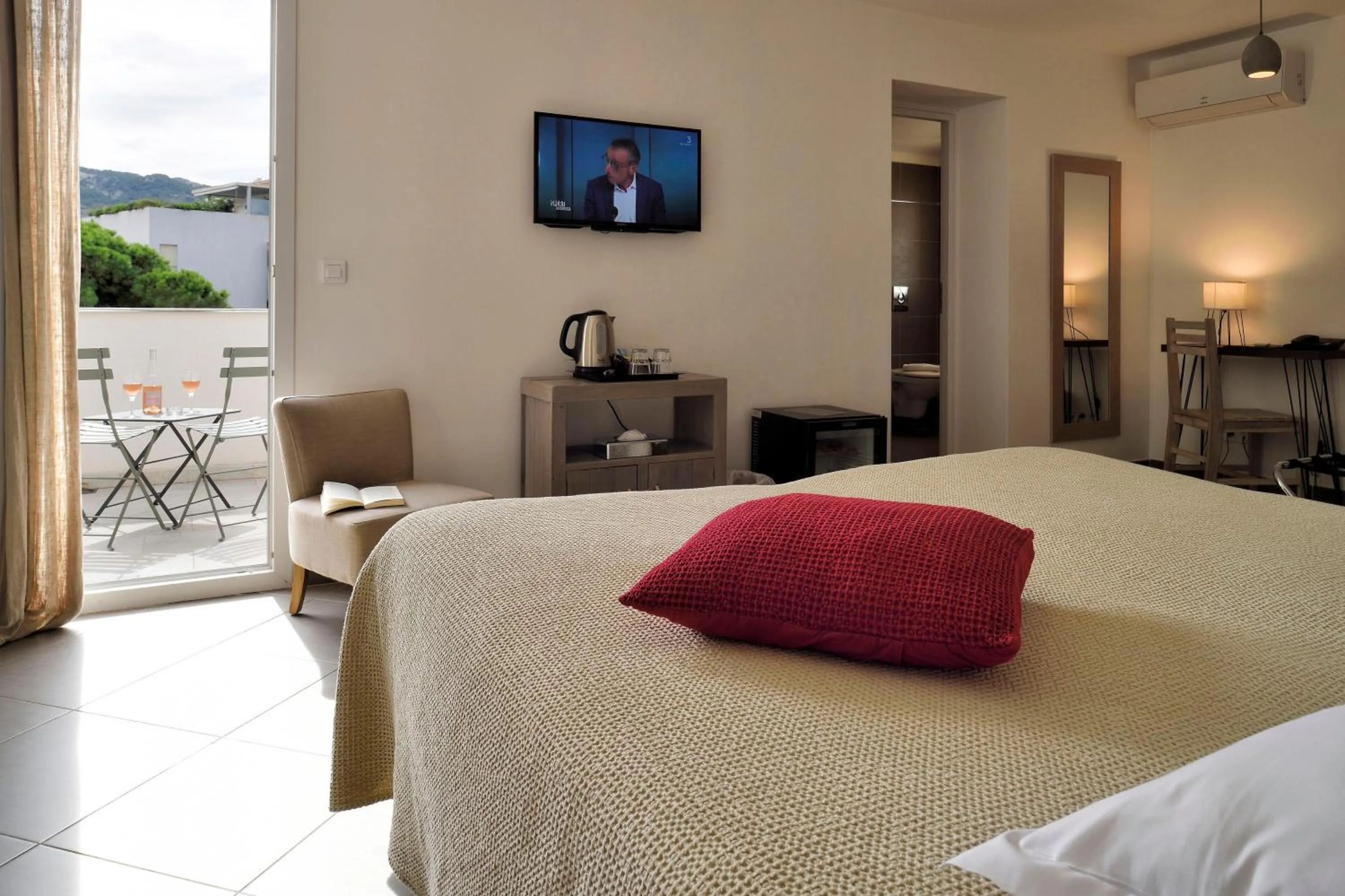 Bedroom, Bed in Best Western Hotel Casa Bianca, Piscine Intérieure et Extérieure