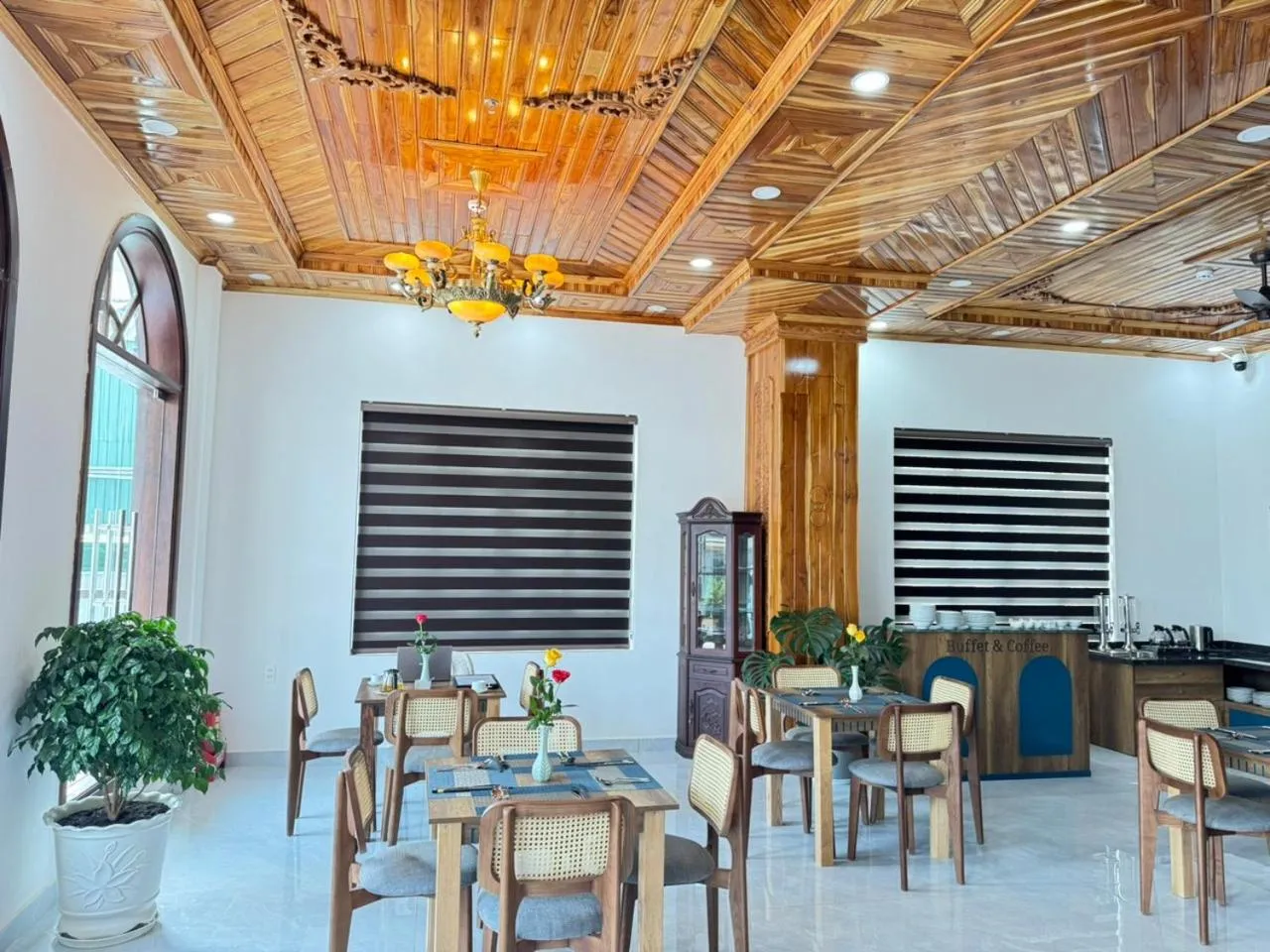 Restaurant/places to eat in ORCHID Hotel