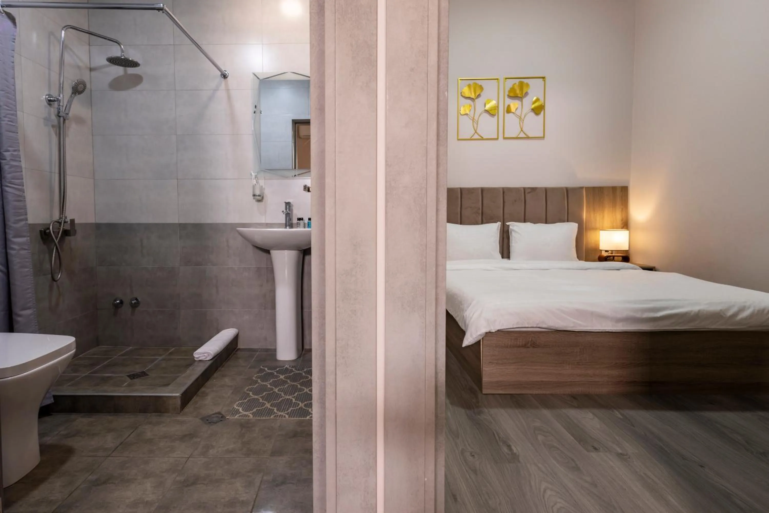 Shower, Bed in Horizon Hotel, Yerevan