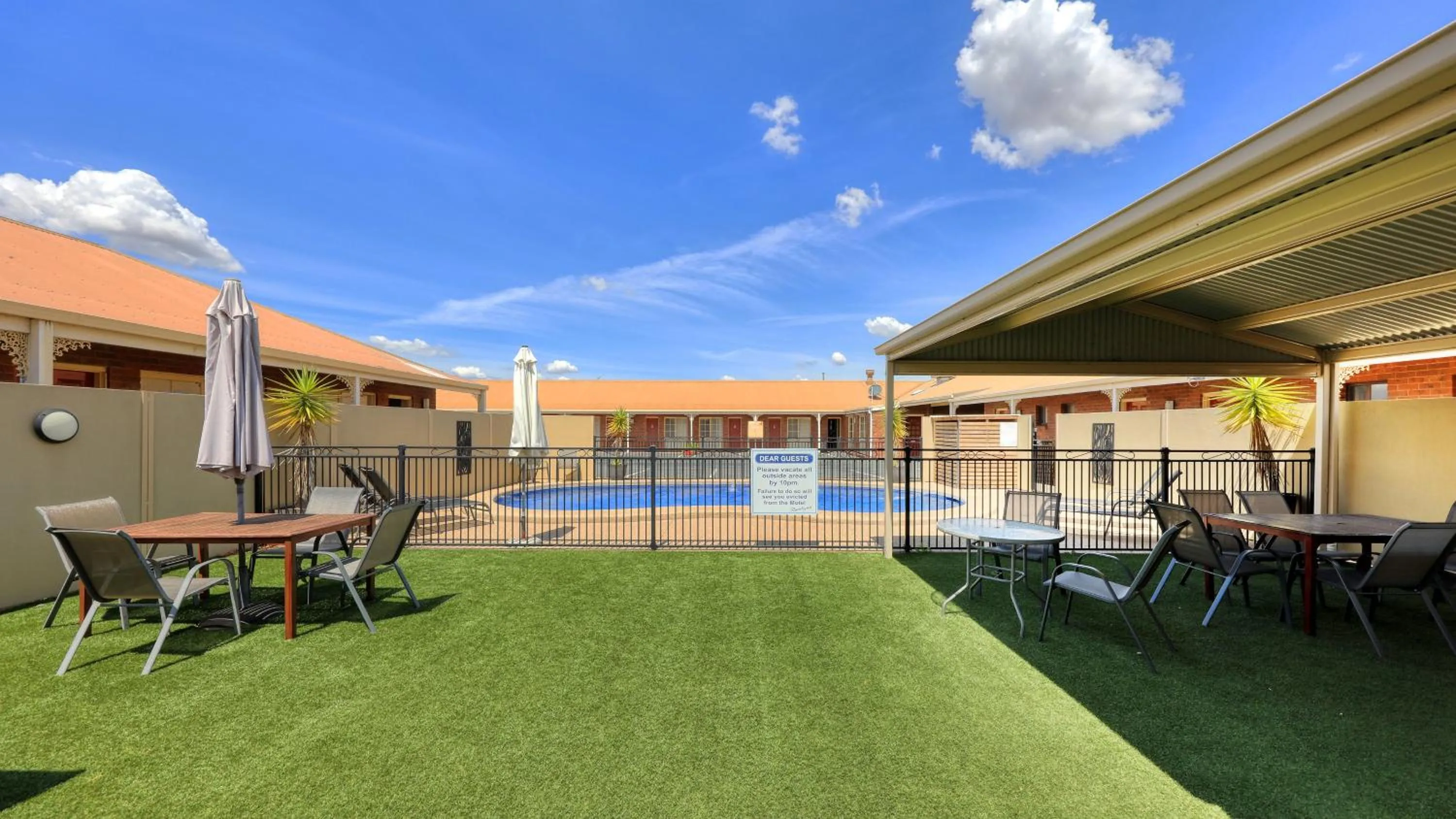 Balcony/Terrace in Top of the Town Motel & Apartments