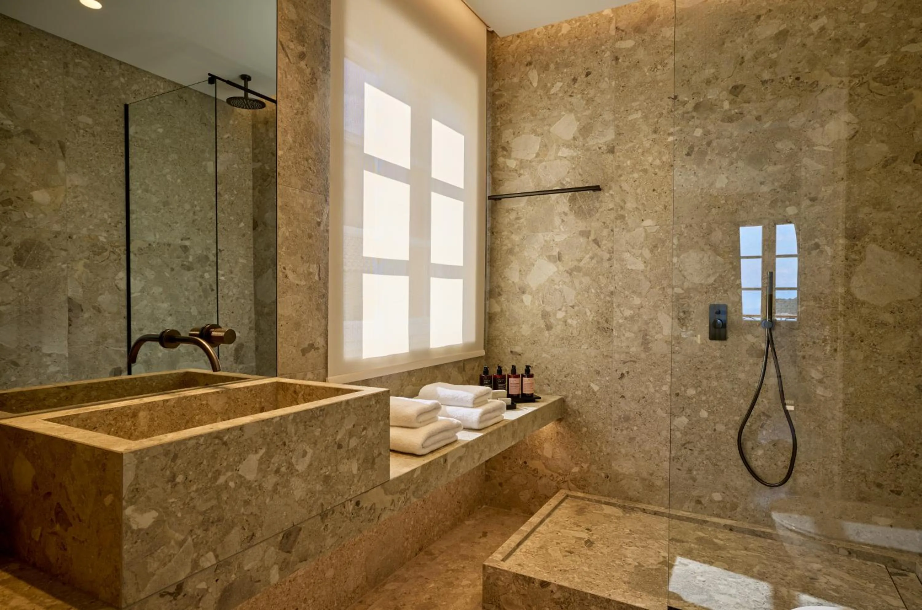 Shower in The Calliston