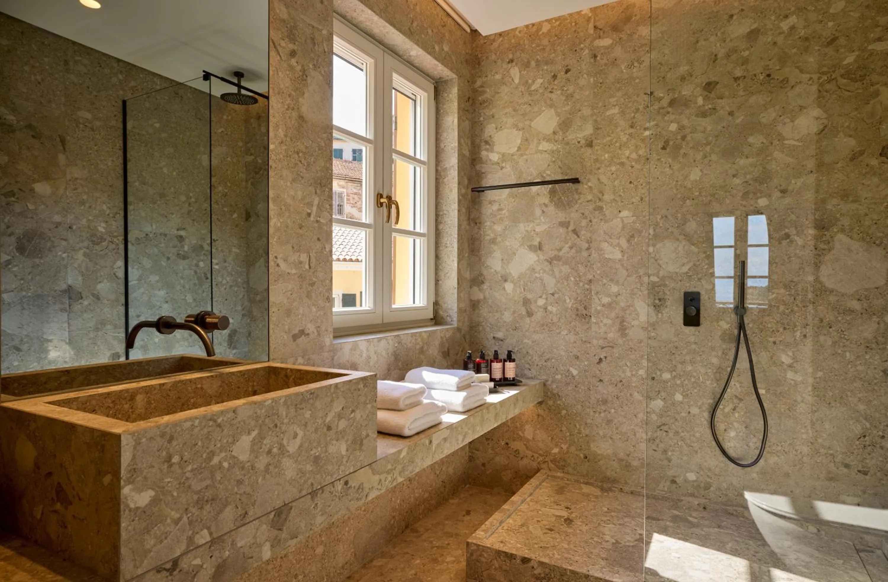 Shower in The Calliston