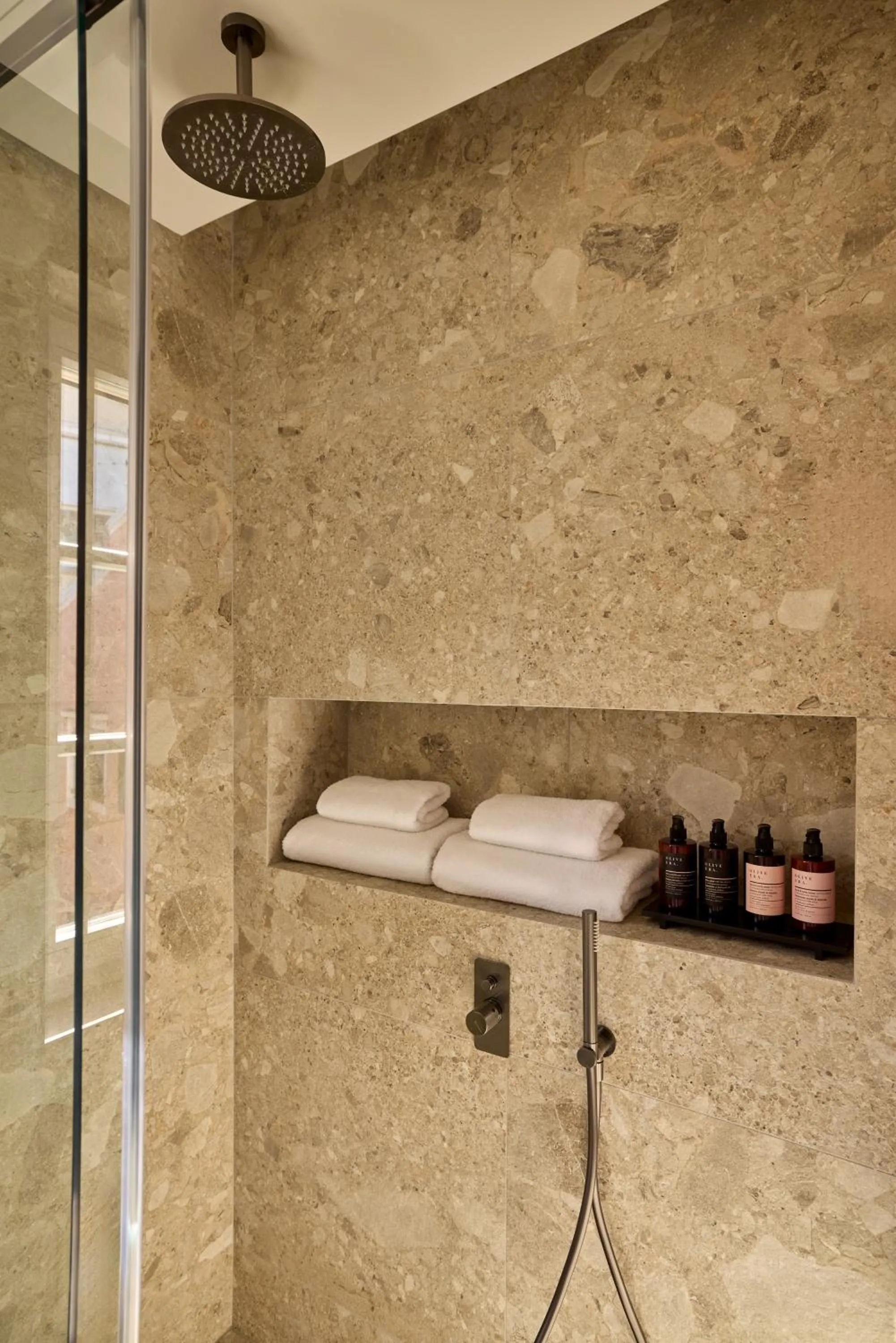 Shower in The Calliston