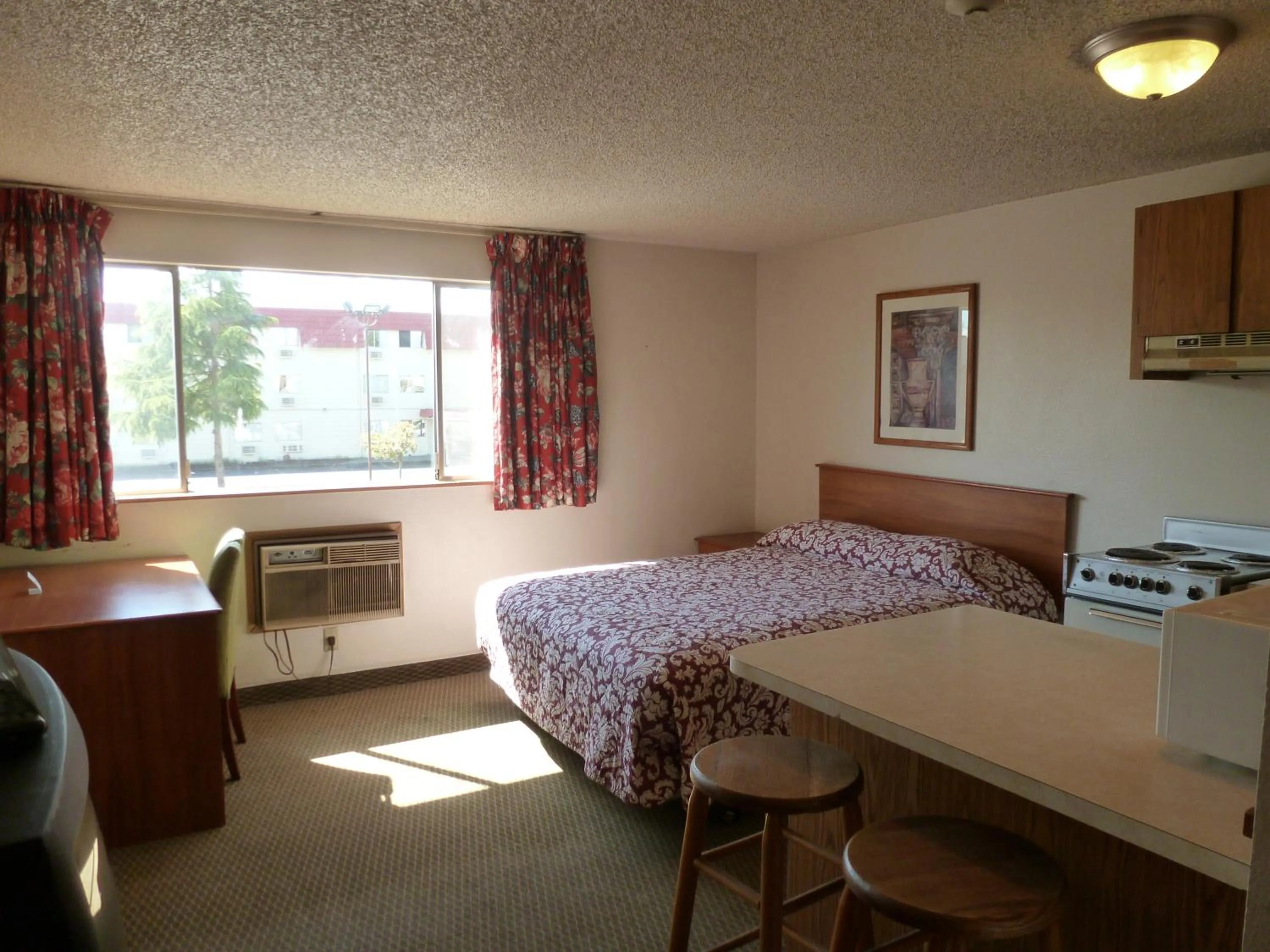 Photo of the whole room in Sunshine Motel II