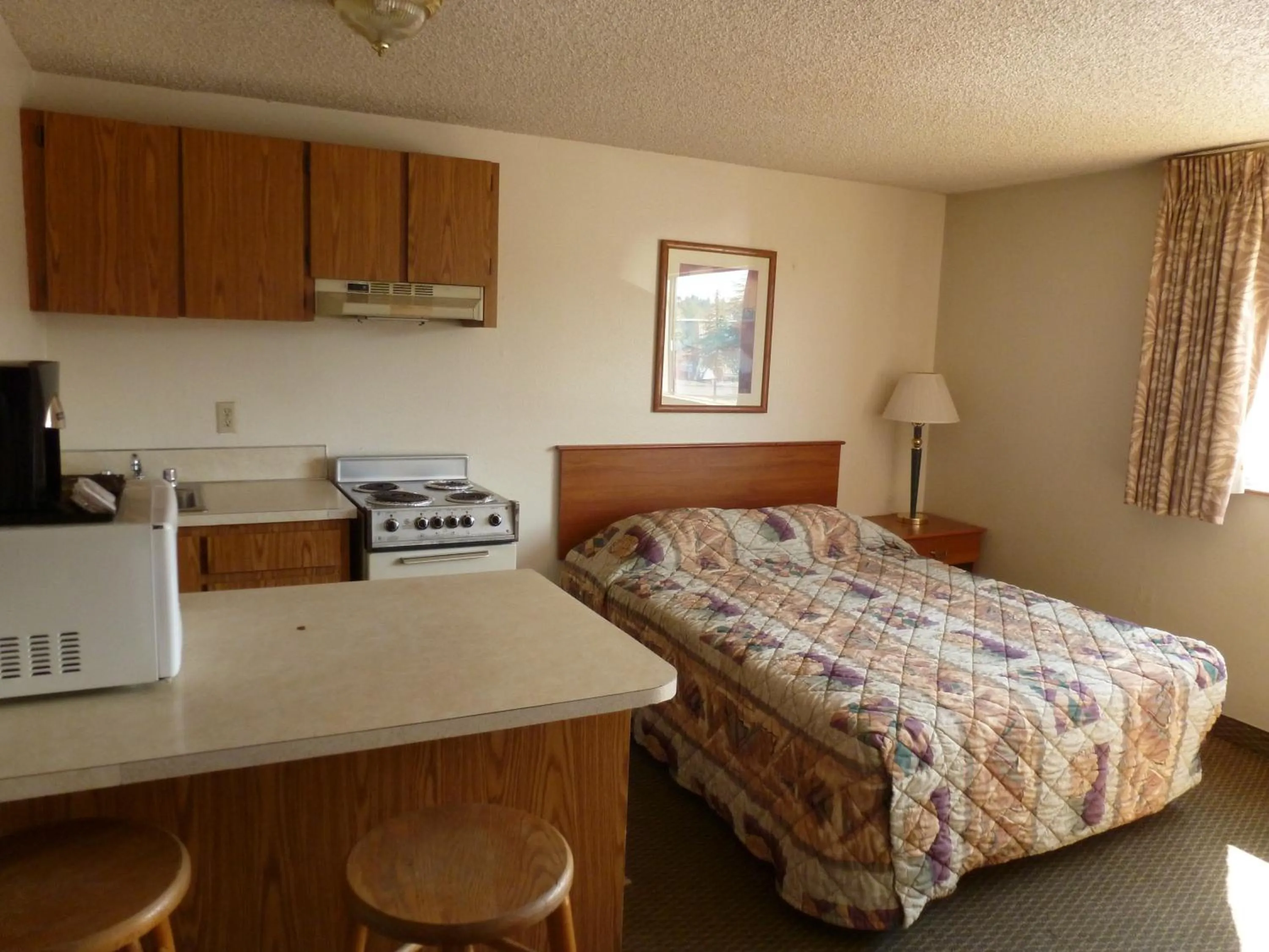 Photo of the whole room in Sunshine Motel II