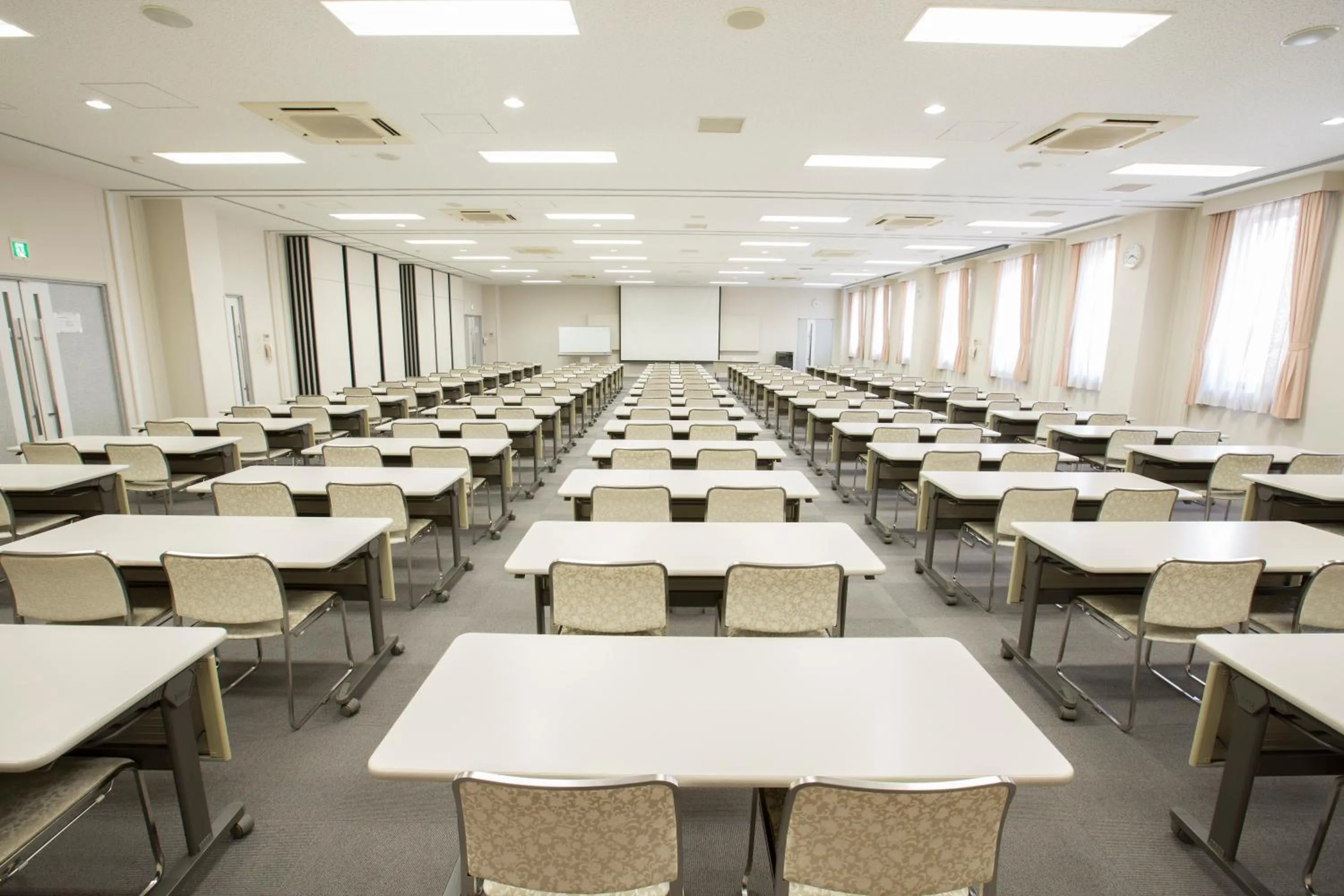 Banquet/Function facilities in Maple Inn Makuhari