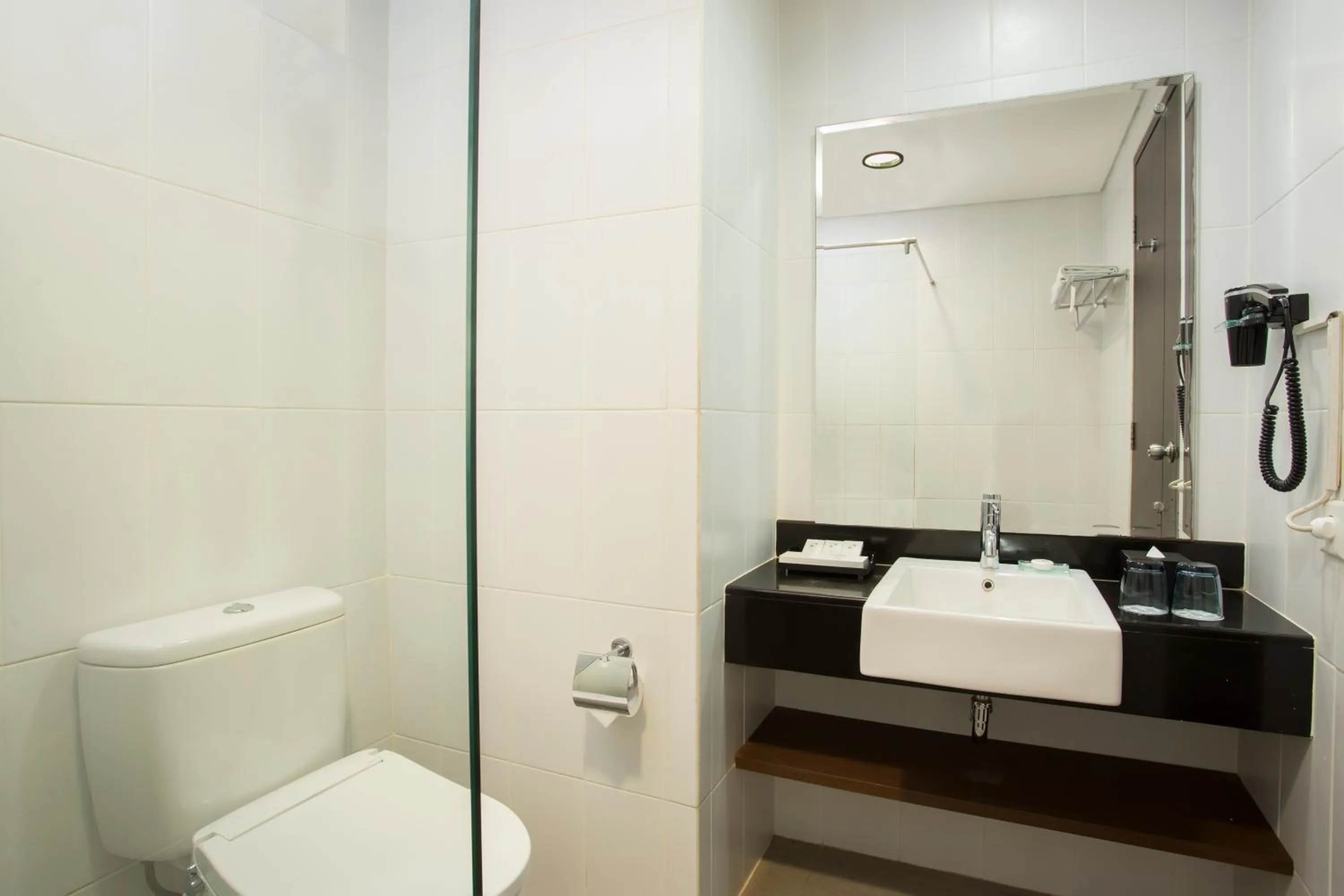 Shower in Swiss-Belinn Kemayoran