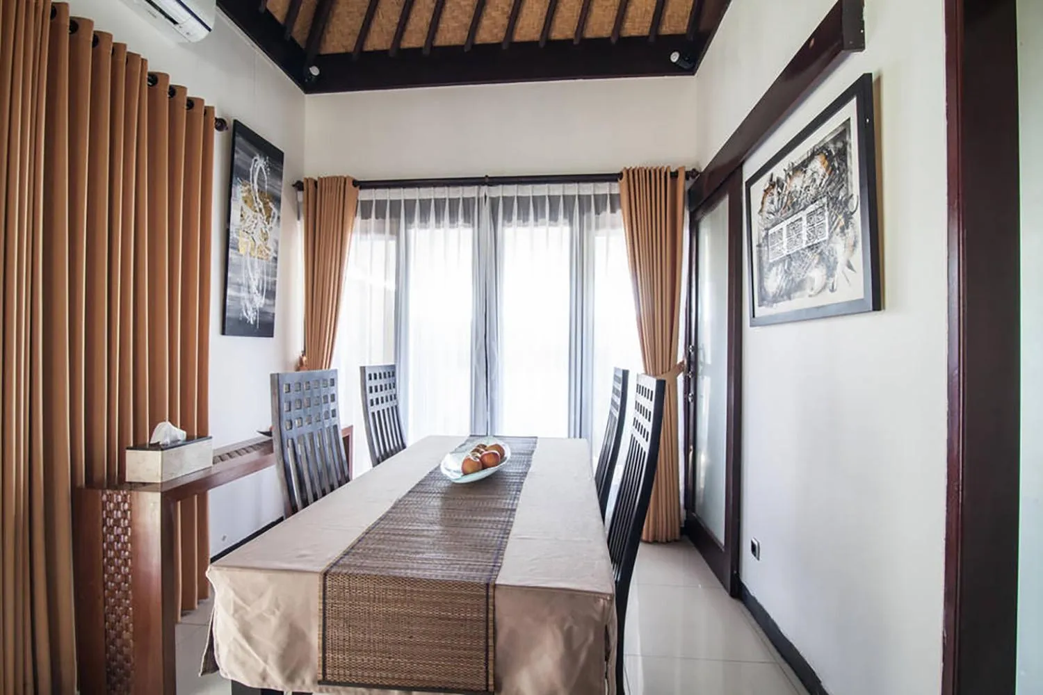 Dining area, Bed in Villa L'Orange Bali